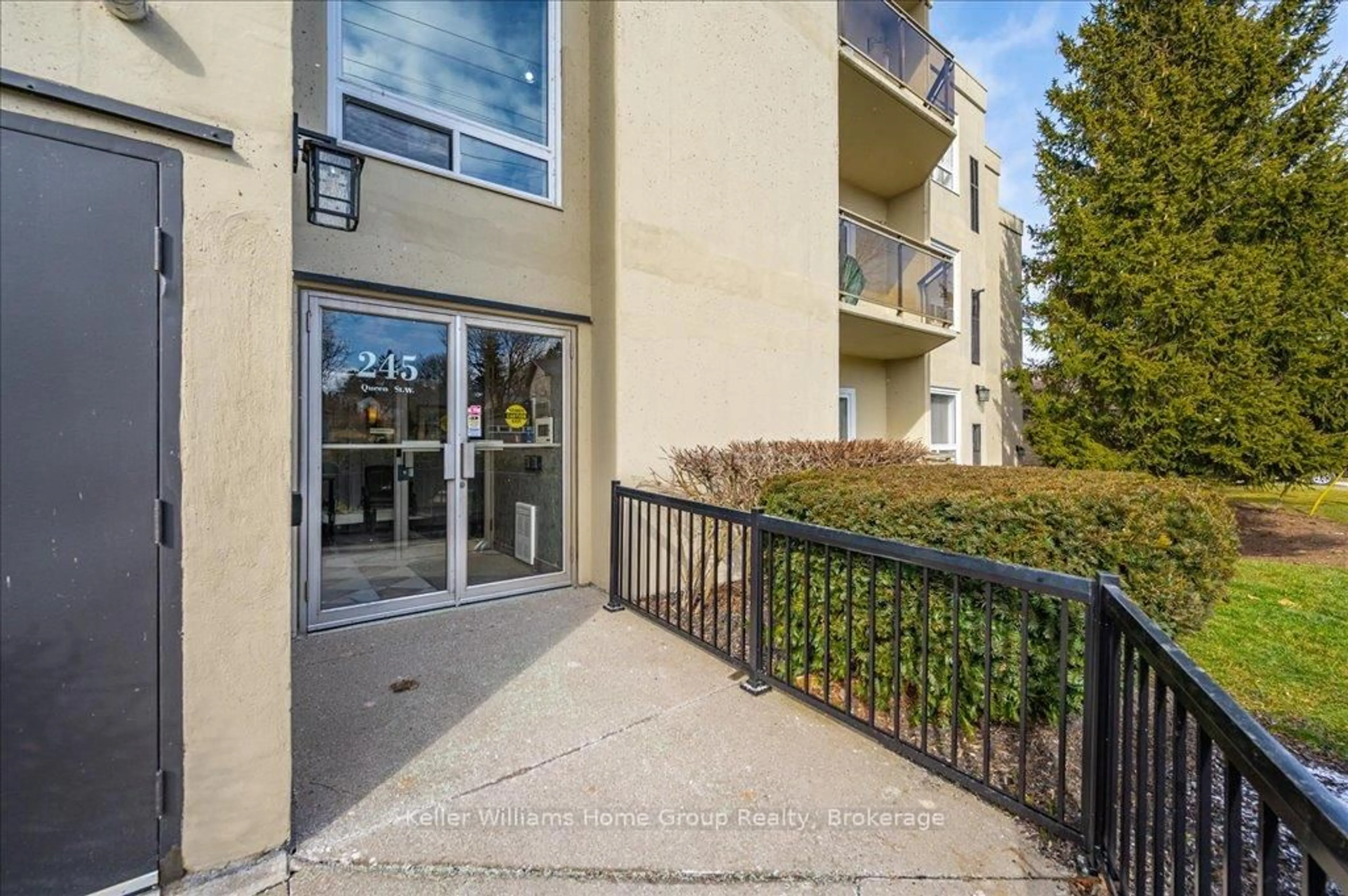 Unknown for 245 Queen St #301, Centre Wellington Ontario N1M 3R6
