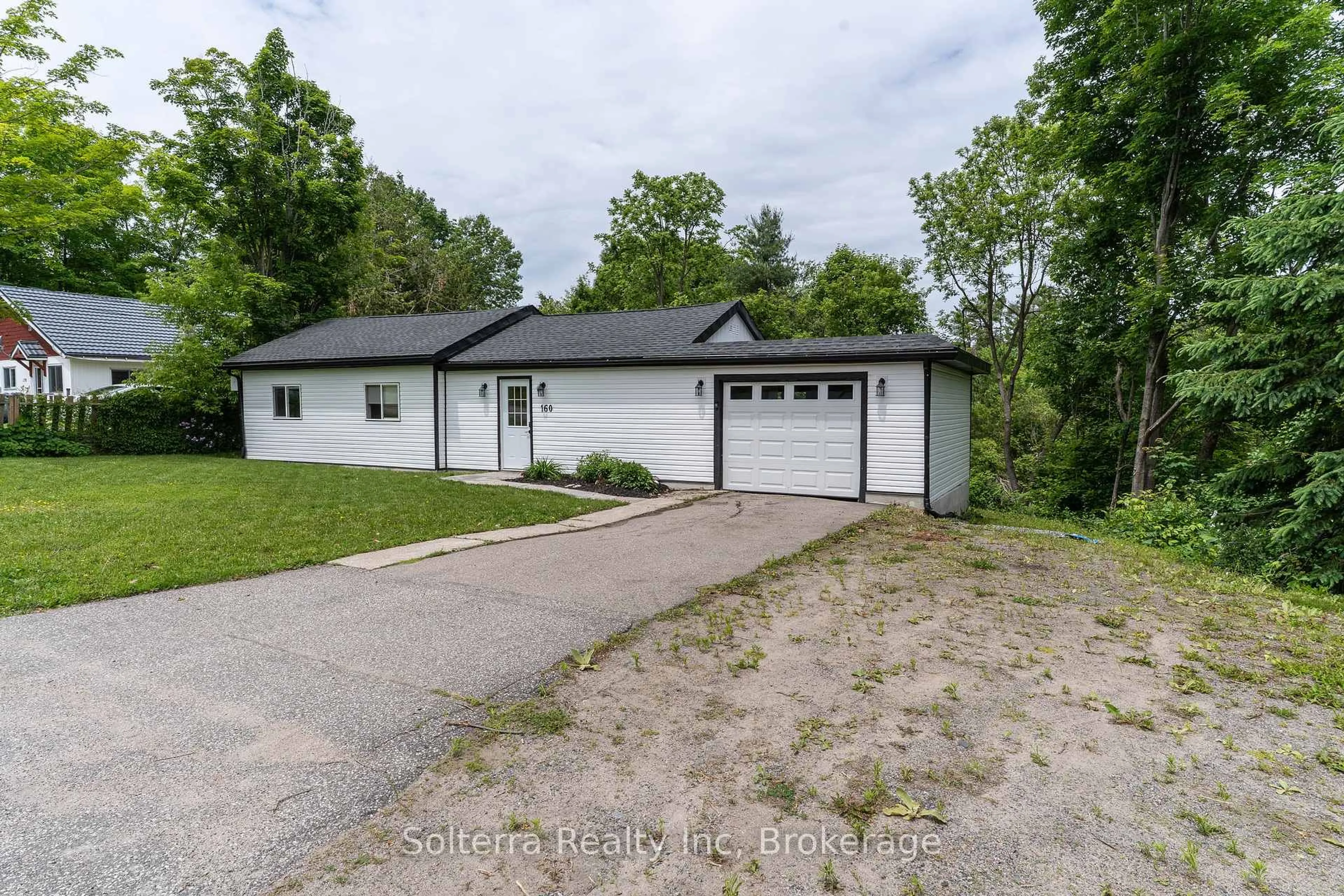 A pic from outside/outdoor area/front of a property/back of a property/a pic from drone, street for 160 Wagner Rd, Gravenhurst Ontario P1P 1C3