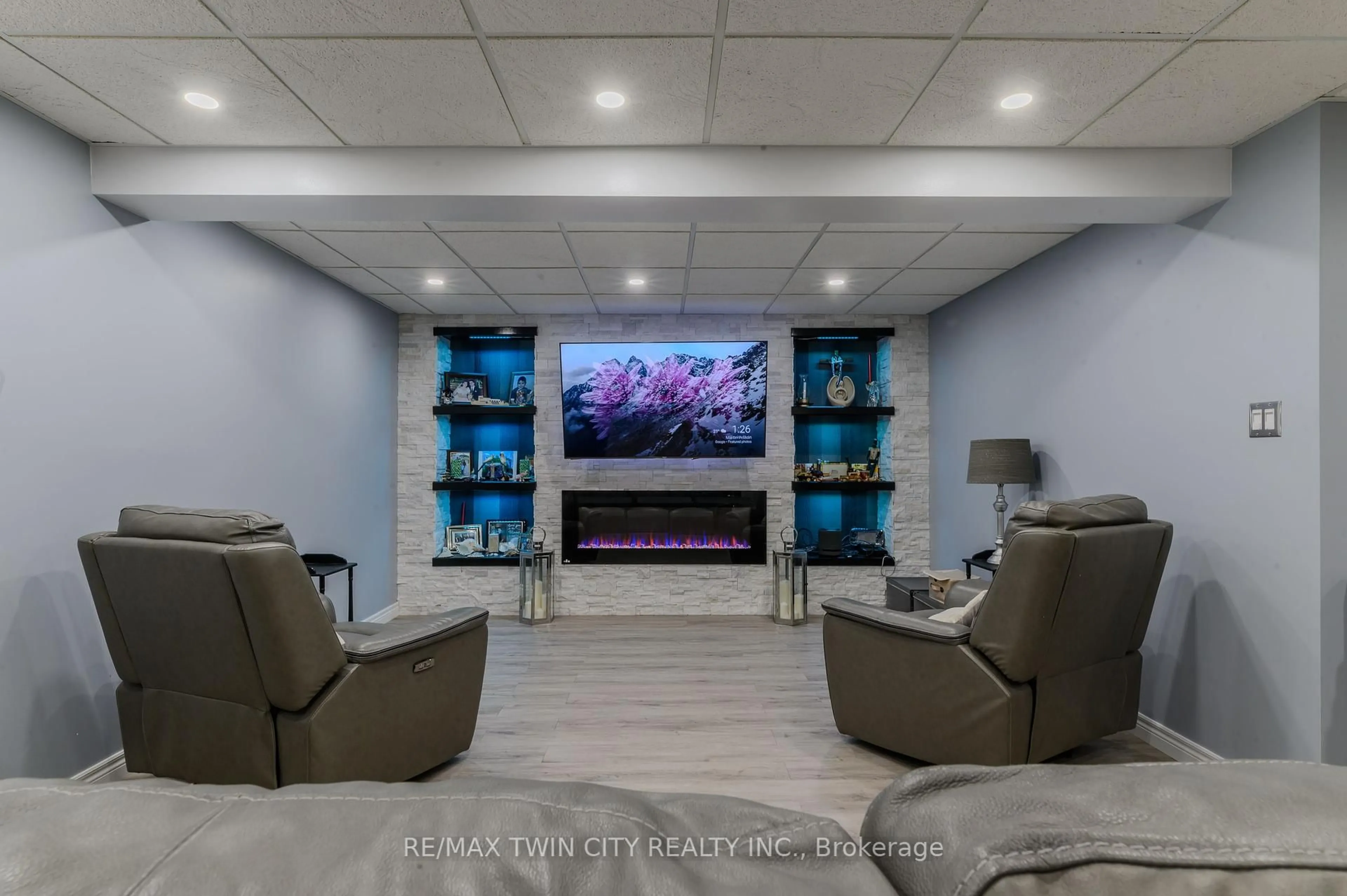 Home theater for 8 Shannon St, Brantford Ontario N3T 6L1