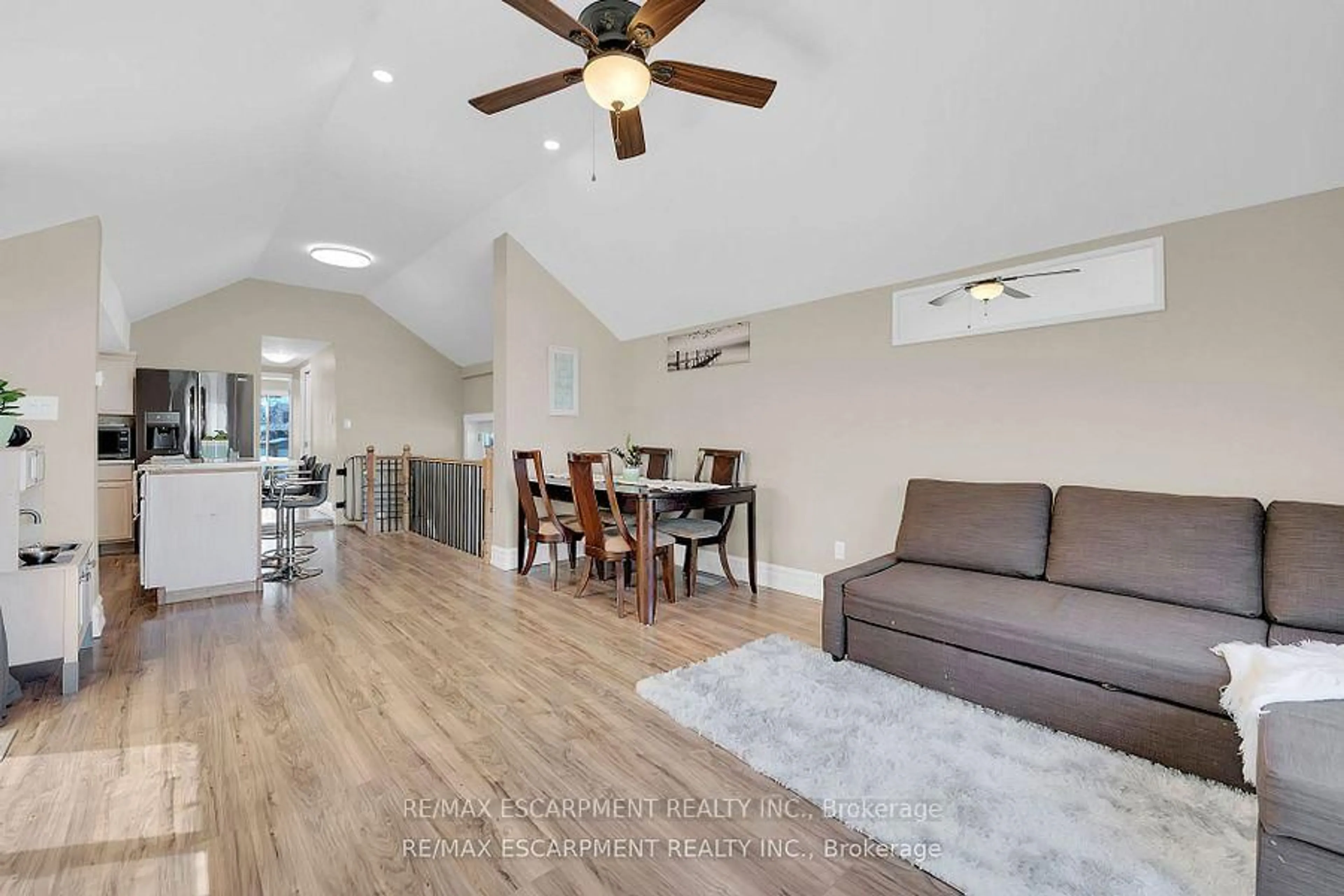 Living room with furniture, unknown for 3614 Campden Rd, Lincoln Ontario L0R 1G0