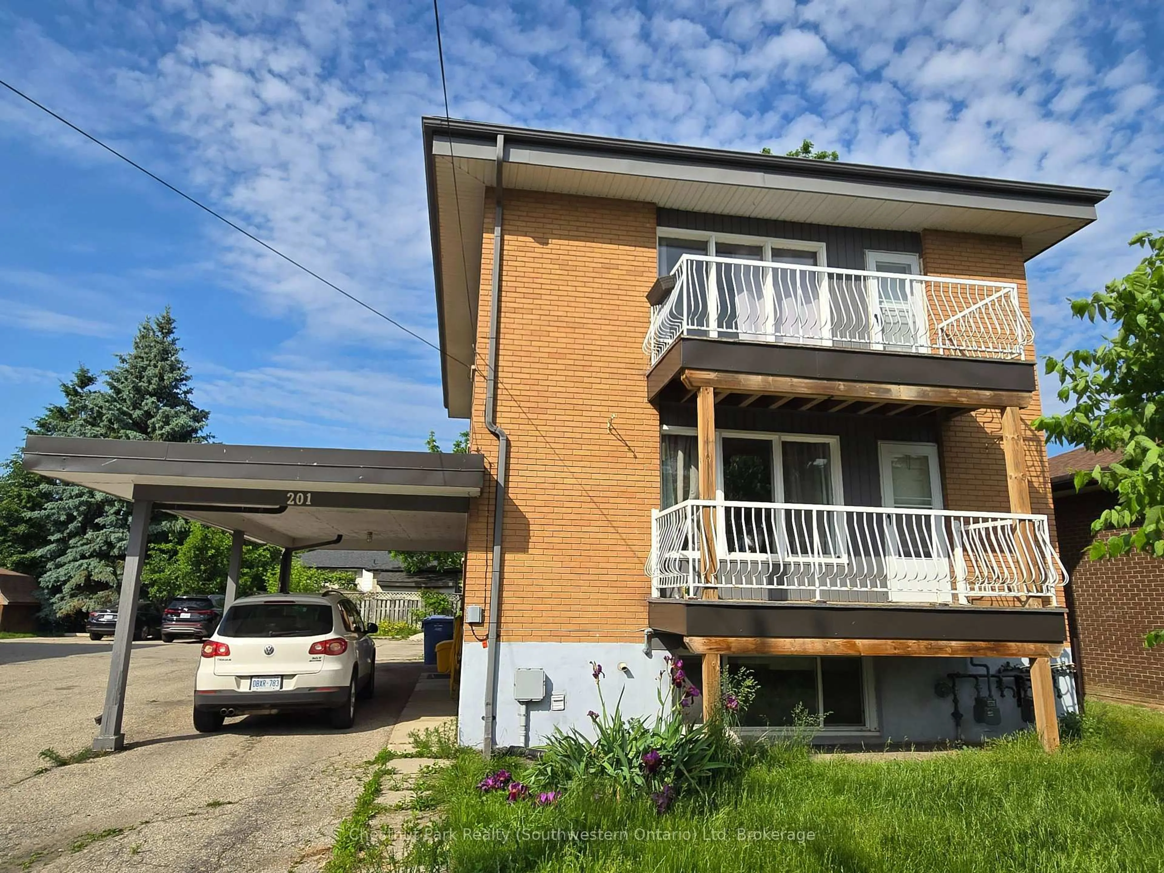 Patio, building for 201 Alma St, Guelph Ontario N1H 5X9