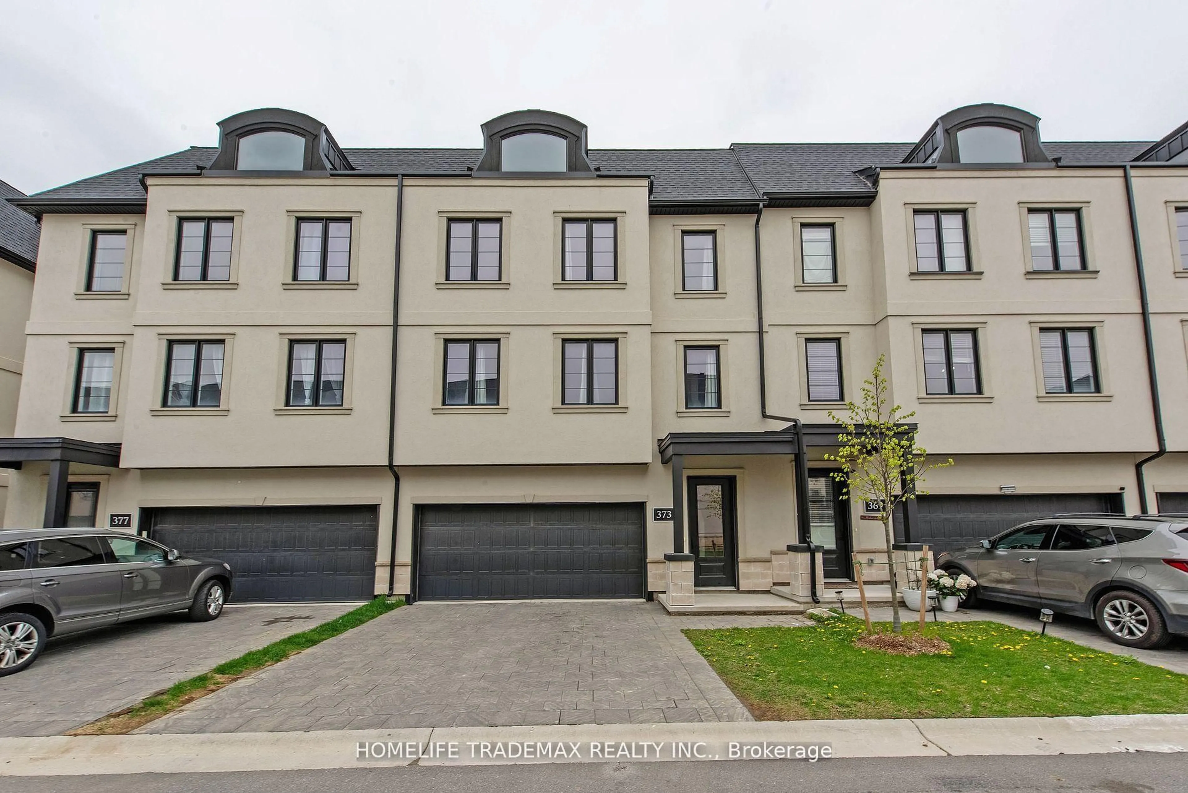 A pic from outside/outdoor area/front of a property/back of a property/a pic from drone, street for 373 Callaway Rd #15, London North Ontario N6G 2N1