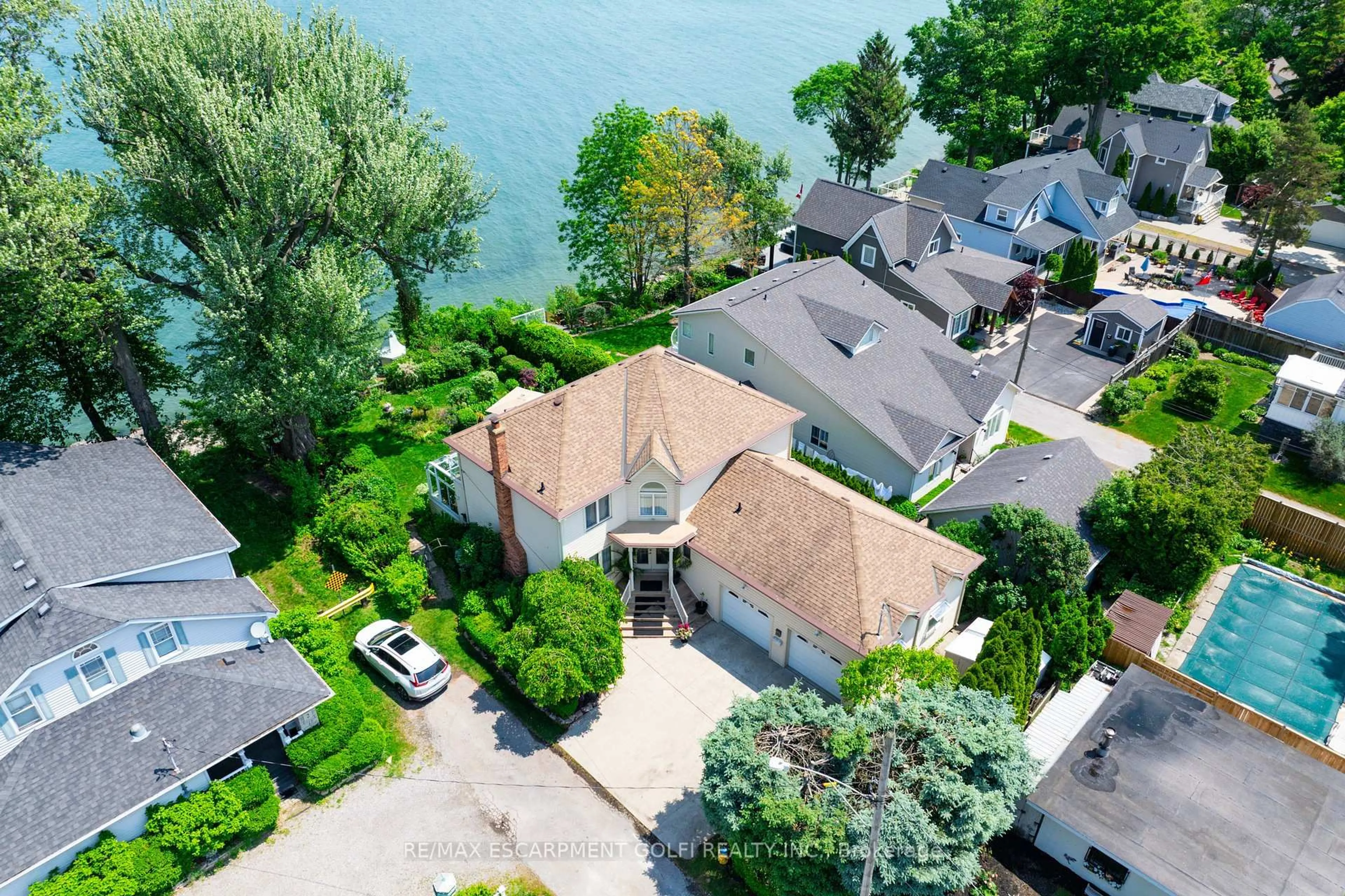 A pic from outside/outdoor area/front of a property/back of a property/a pic from drone, water/lake/river/ocean view for 1 Twelfth St, Grimsby Ontario L3M 2V6
