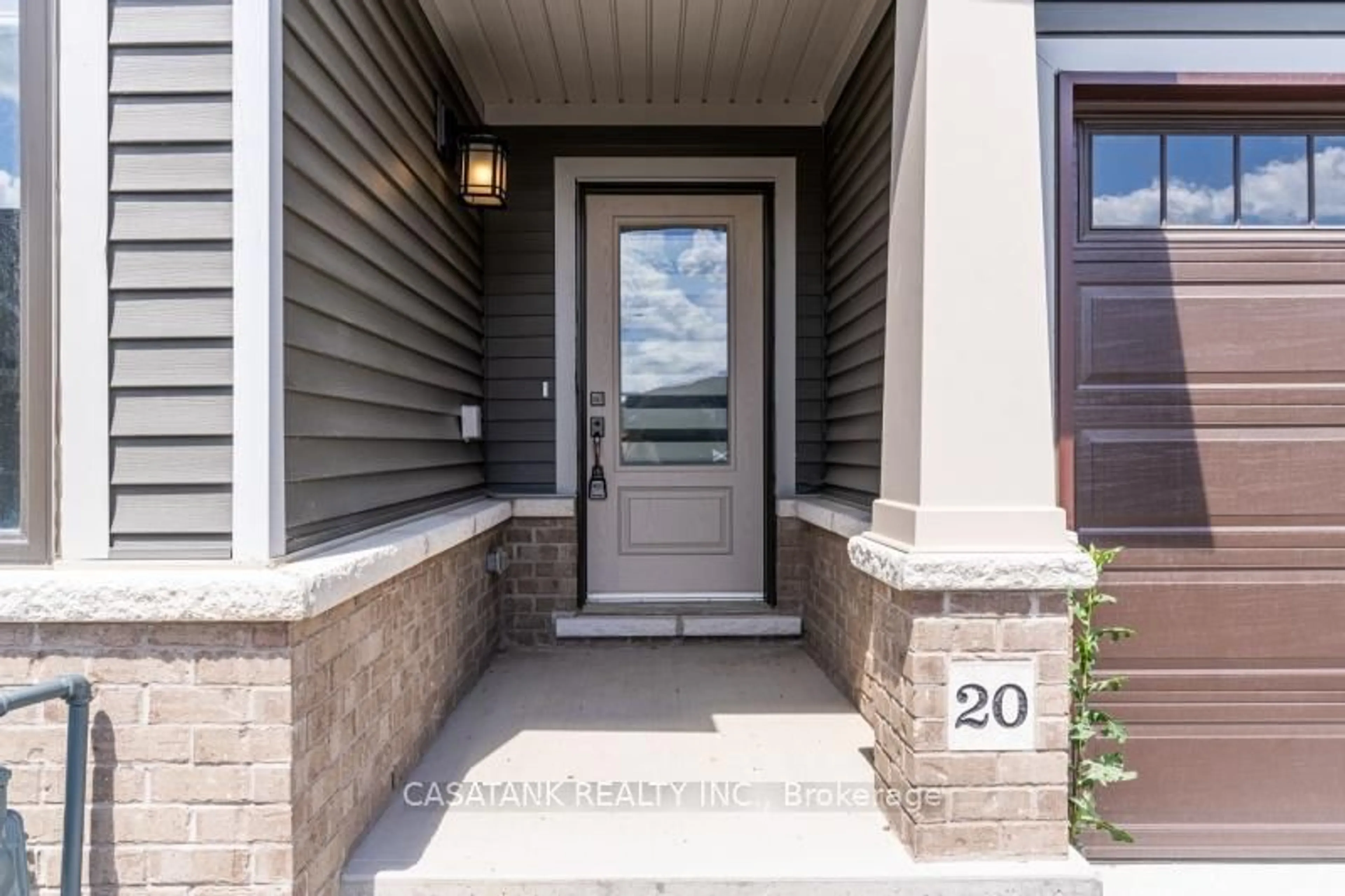 Indoor entryway for 4311 Mann St #20, Niagara Falls Ontario L2G 3K2