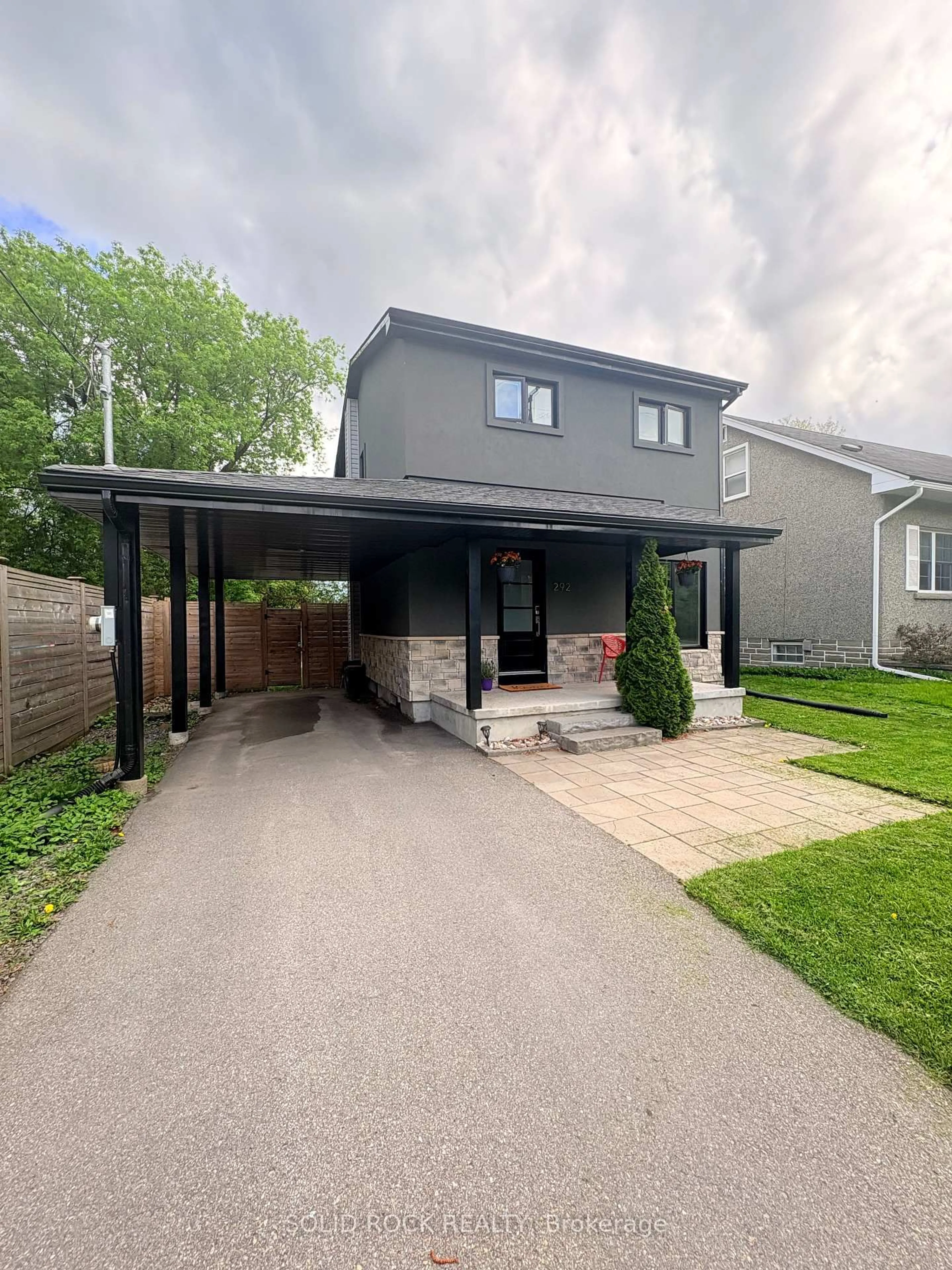 Home with vinyl exterior material, street for 292 Currell Ave, Ottawa Ontario K1Z 7J6