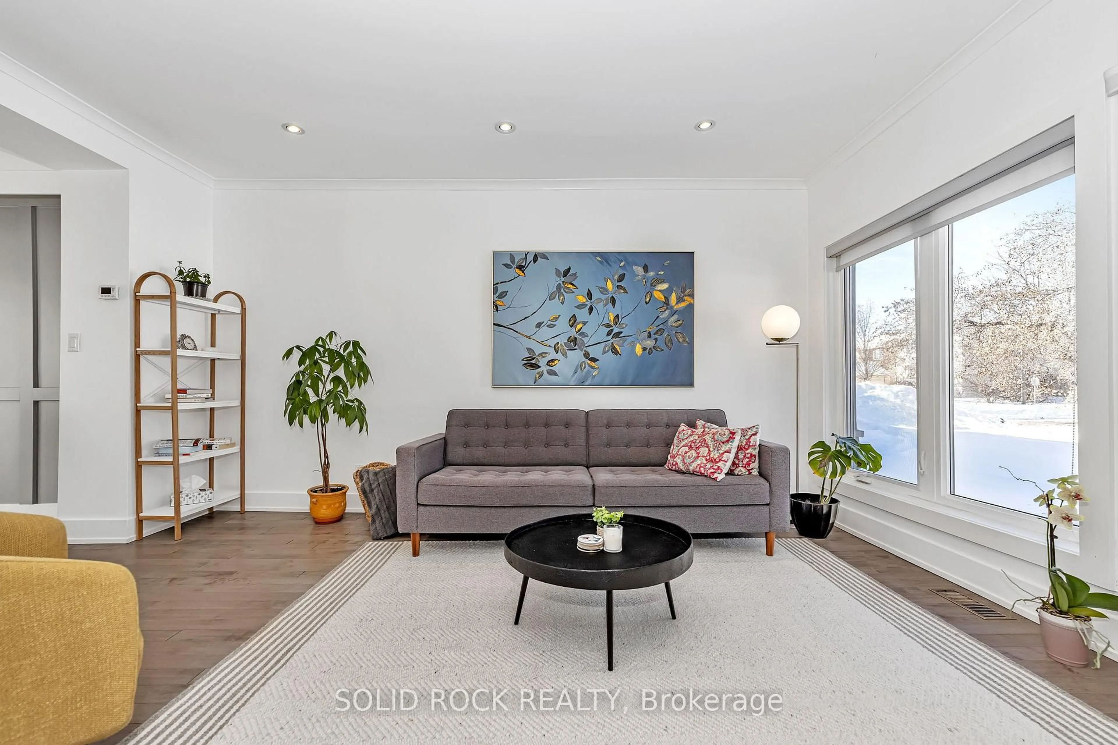 Living room with furniture, unknown for 292 Currell Ave, Ottawa Ontario K1Z 7J6