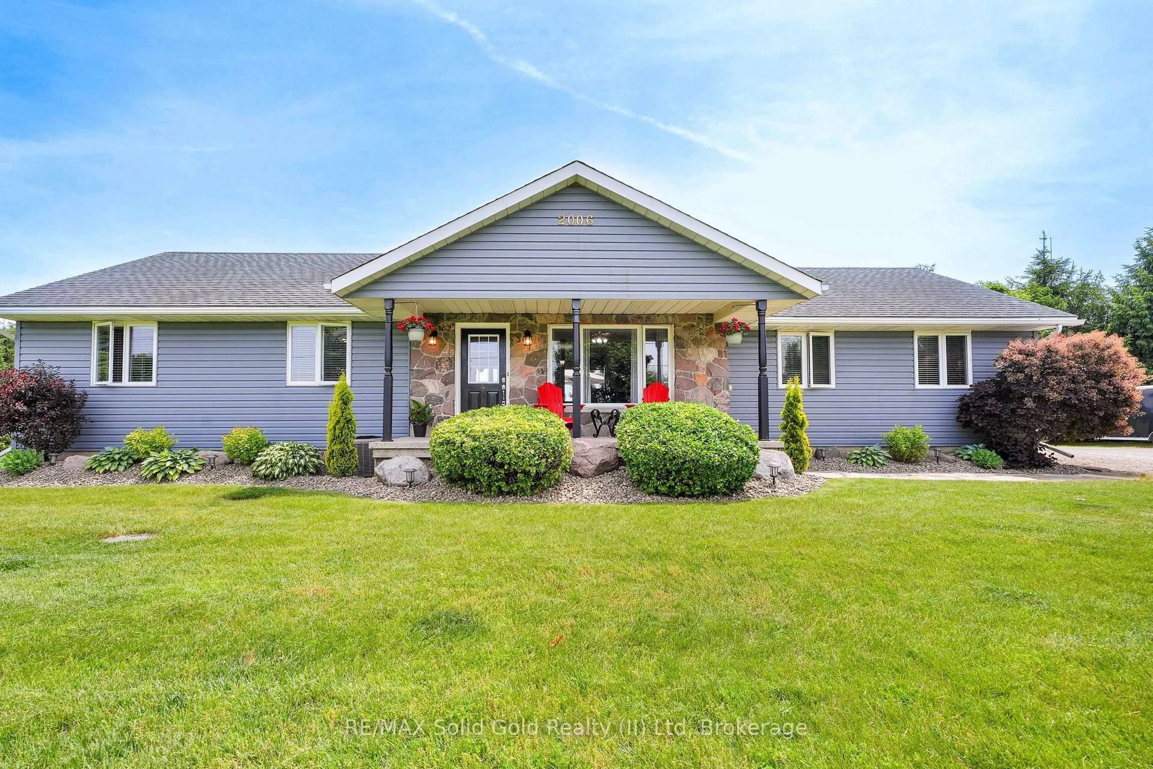 Home with vinyl exterior material, unknown for 2006 Huron Rd, Kitchener Ontario N2R 1R6