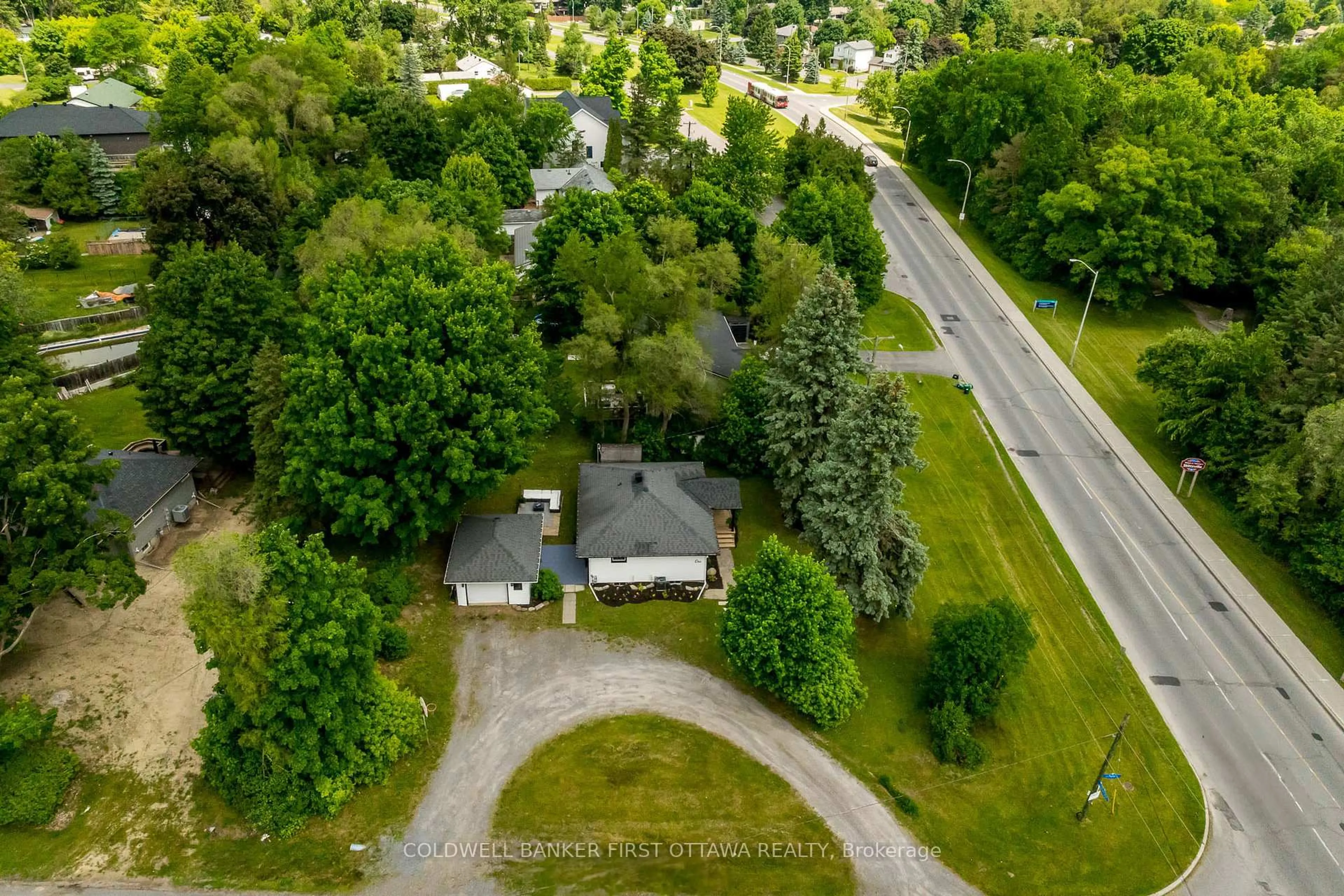 A pic from outside/outdoor area/front of a property/back of a property/a pic from drone, street for 1 Porter St, Ottawa Ontario K2S 1P8