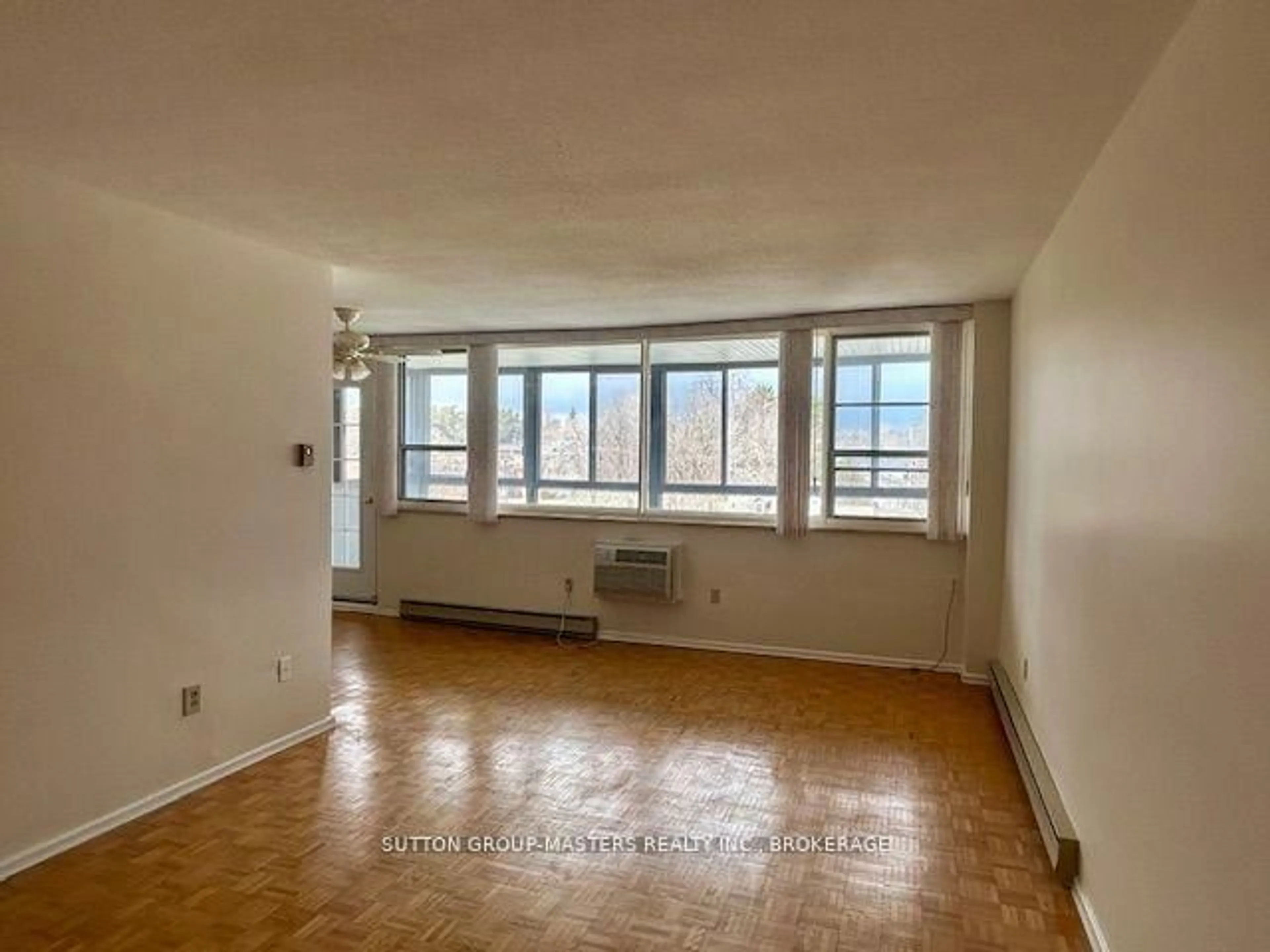 A pic of a room for 2 Mowat Ave #501, Kingston Ontario K7M 1K1