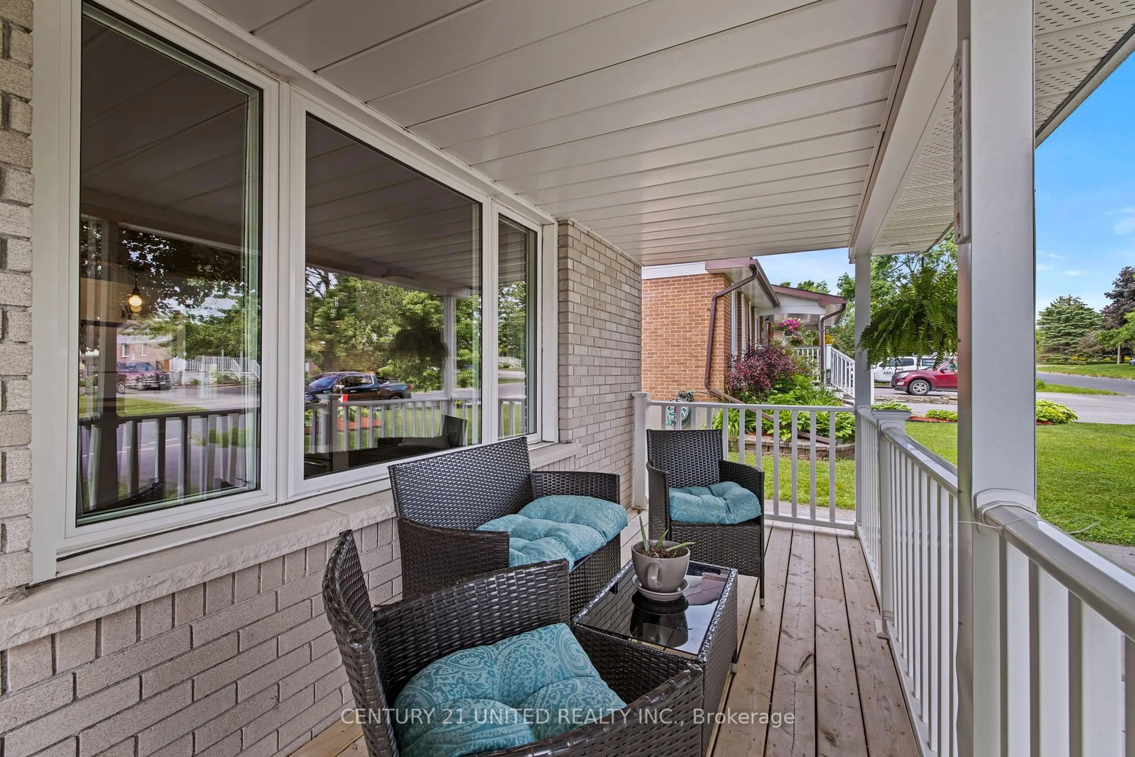 Patio, street for 1105 Barnardo Ave, Peterborough North Ontario K9H 5W9