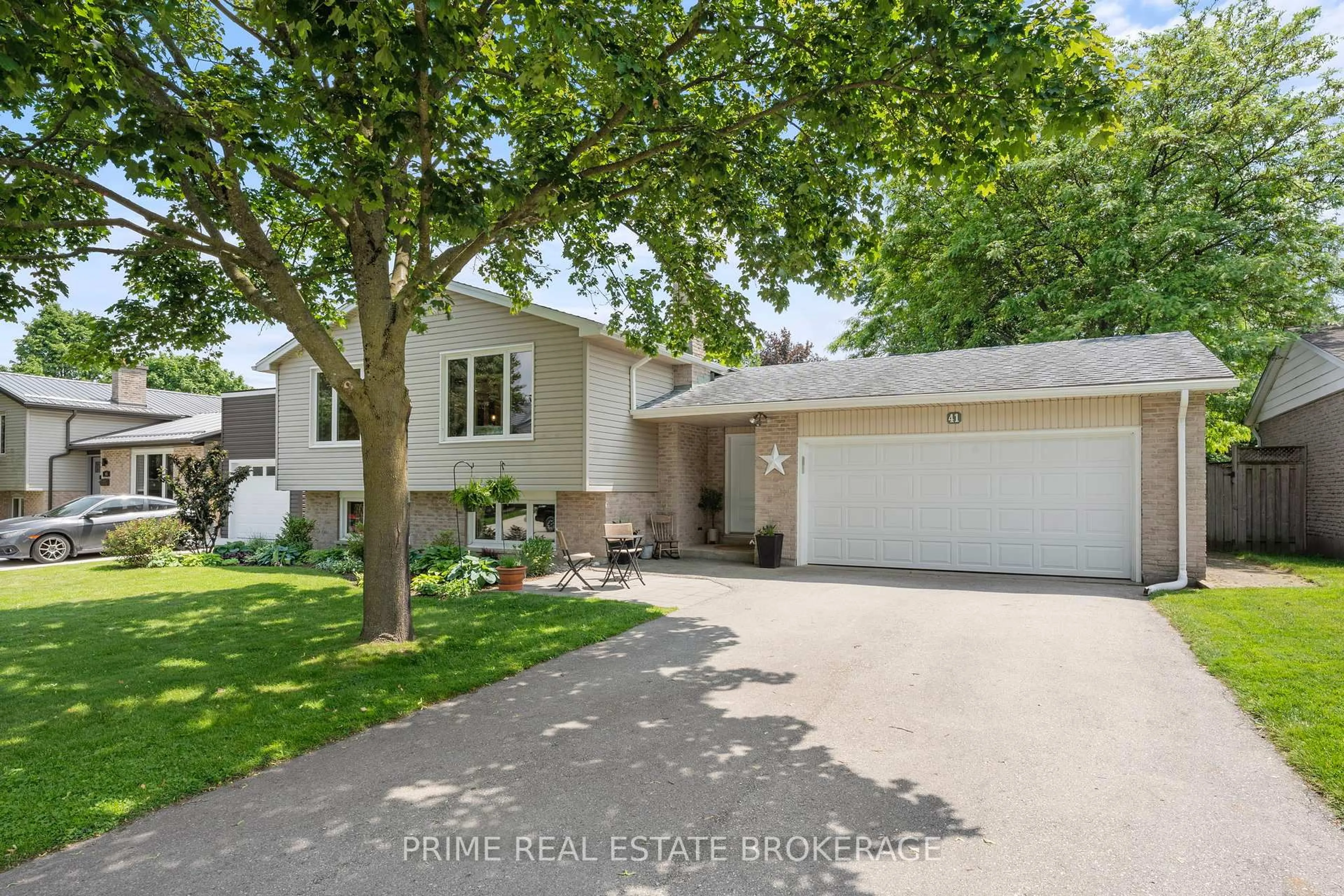 Home with vinyl exterior material, street for 41 Farnham Cres, London South Ontario N6K 1K2