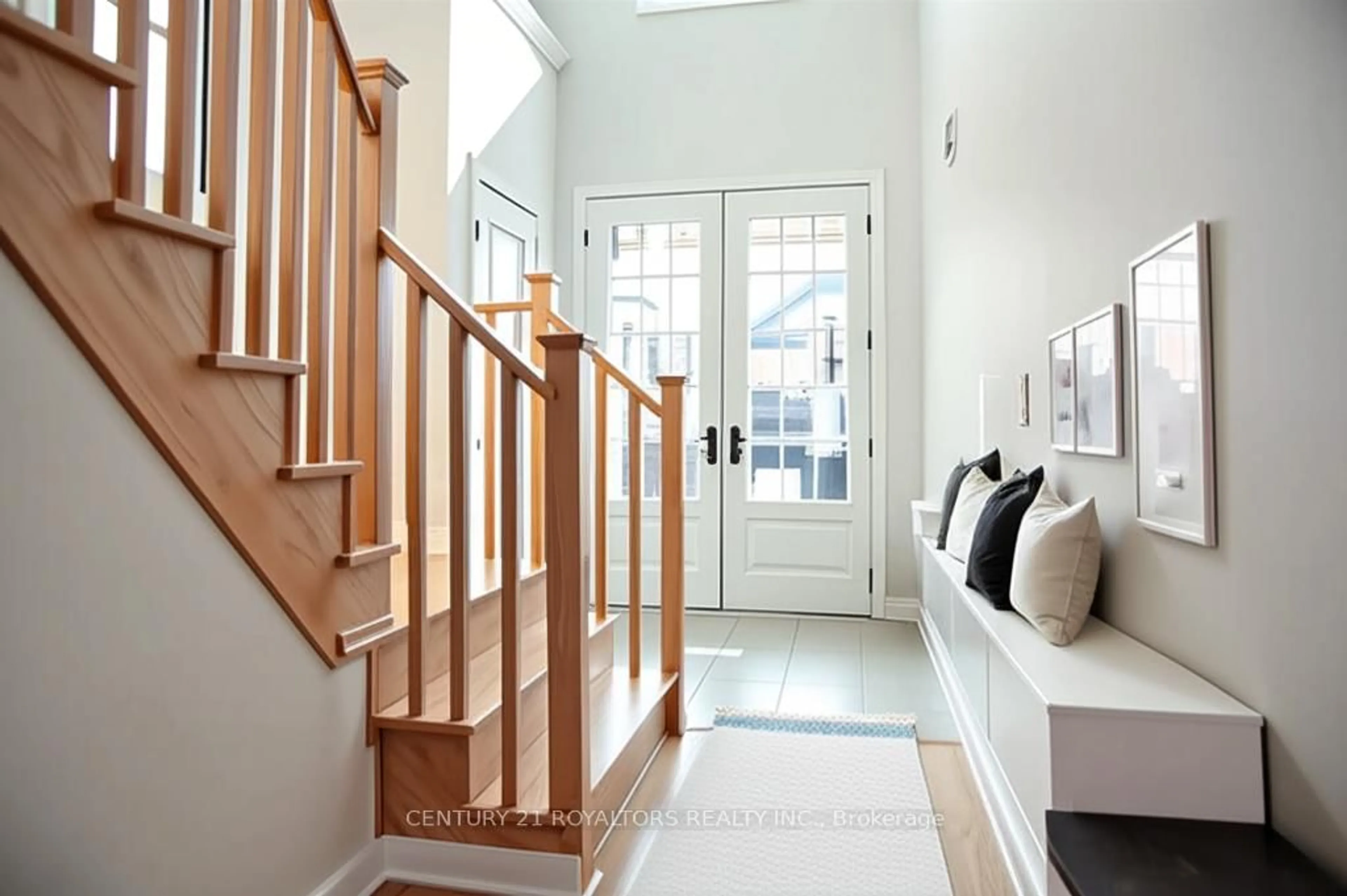Indoor entryway for 60 Mackay Dr, Woodstock Ontario N4T 0N8