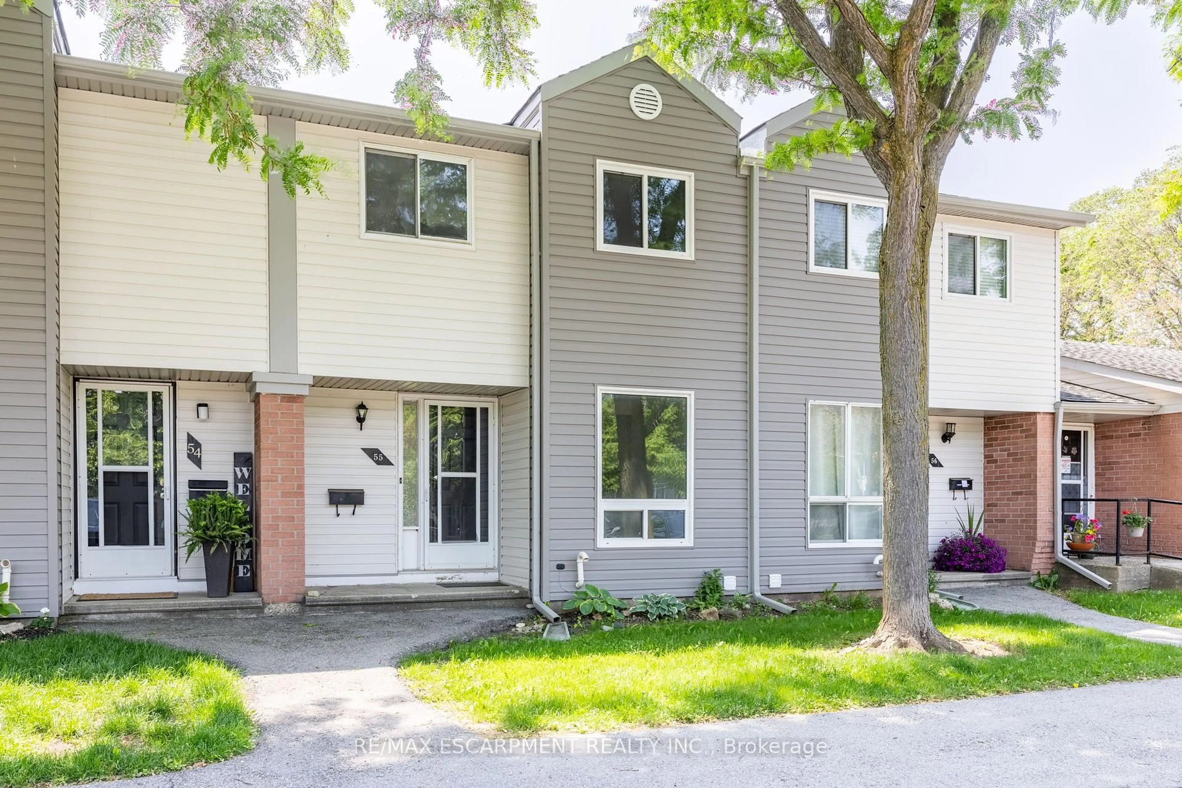 Home with vinyl exterior material, street for 40 Imperial Rd #55, Guelph Ontario N1H 8B4