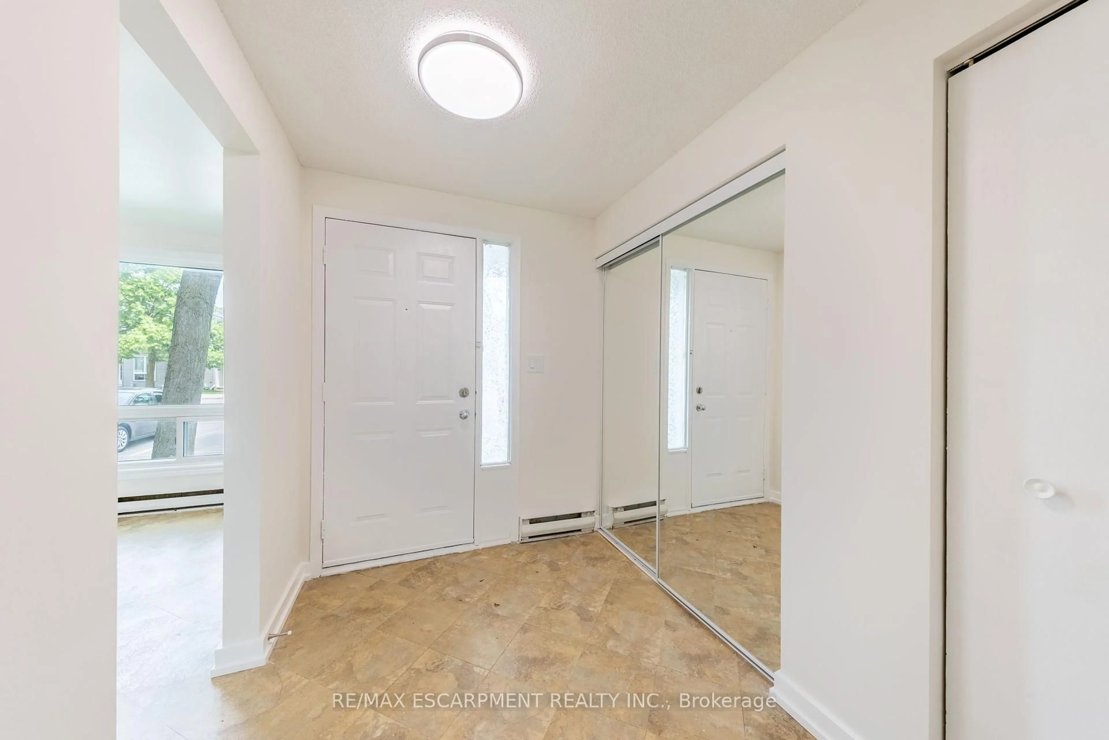 Indoor entryway for 40 Imperial Rd #55, Guelph Ontario N1H 8B4