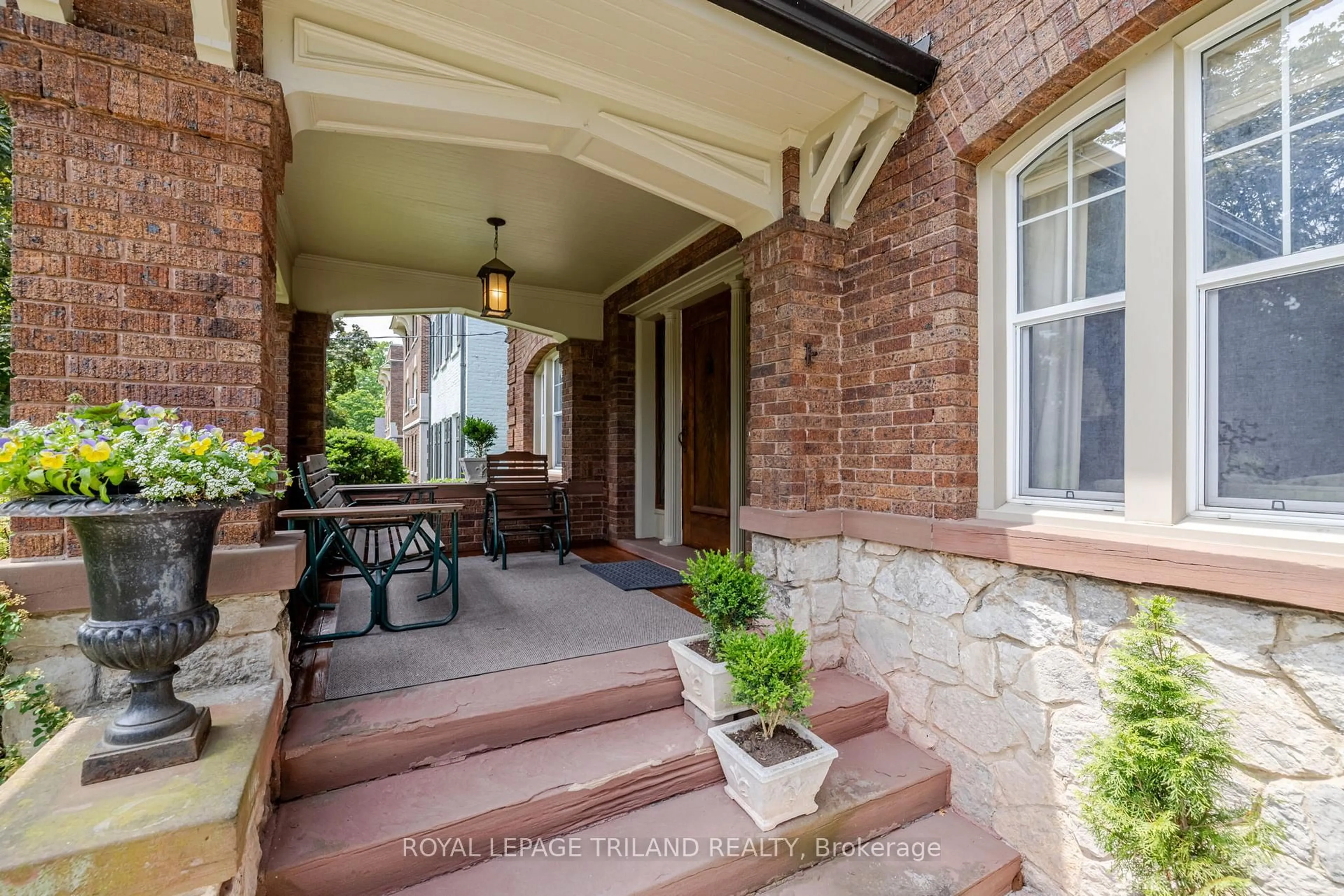 Unknown for 204 St James St, London East Ontario N6A 1W8