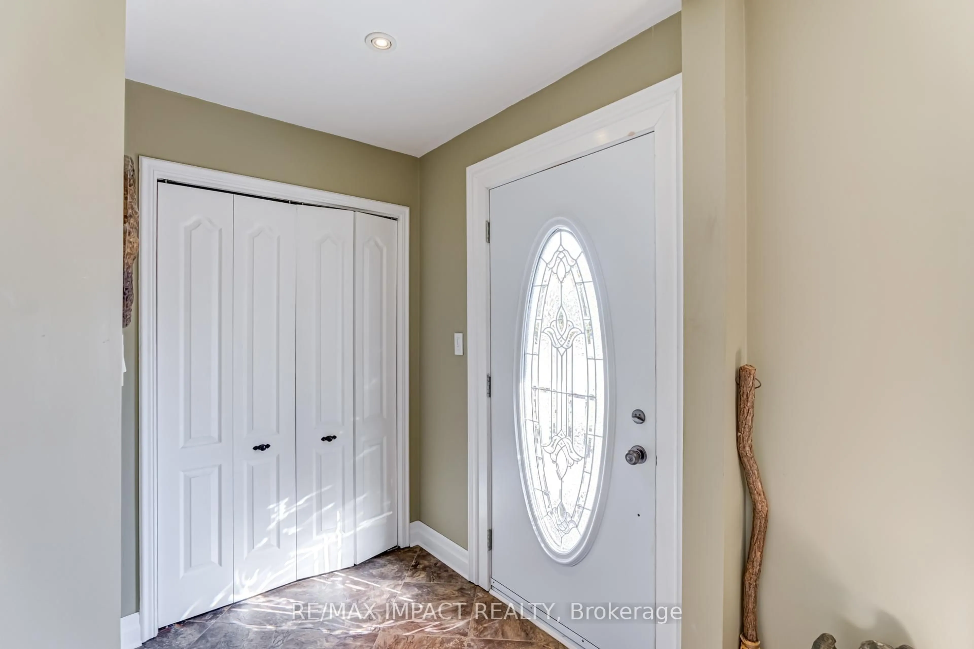 Indoor entryway for 21 Propp Dr, Kawartha Lakes Ontario L0A 1K0
