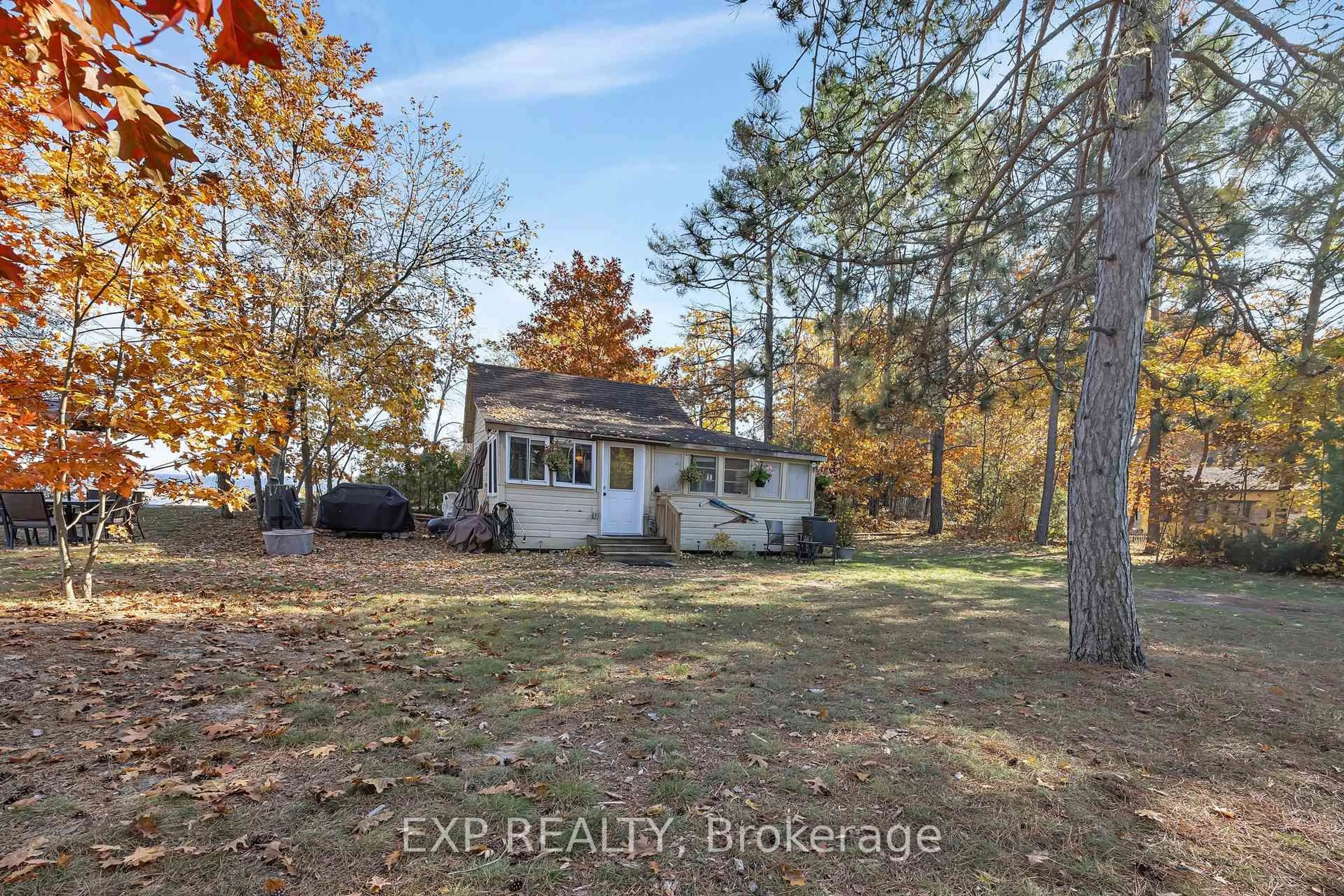 A pic from outside/outdoor area/front of a property/back of a property/a pic from drone, forest/trees view for 530 Bayview Dr, Ottawa Ontario K0A 3M0