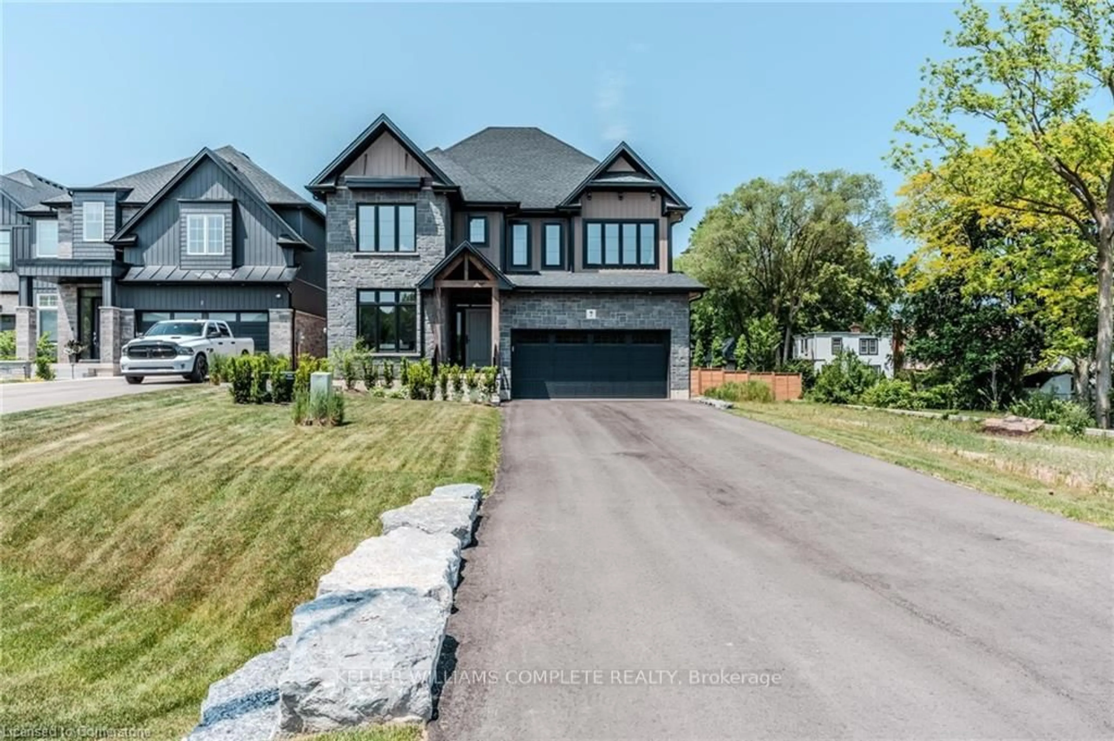 Home with brick exterior material, street for 7 BARTLETT Ave, Grimsby Ontario L3M 5N7