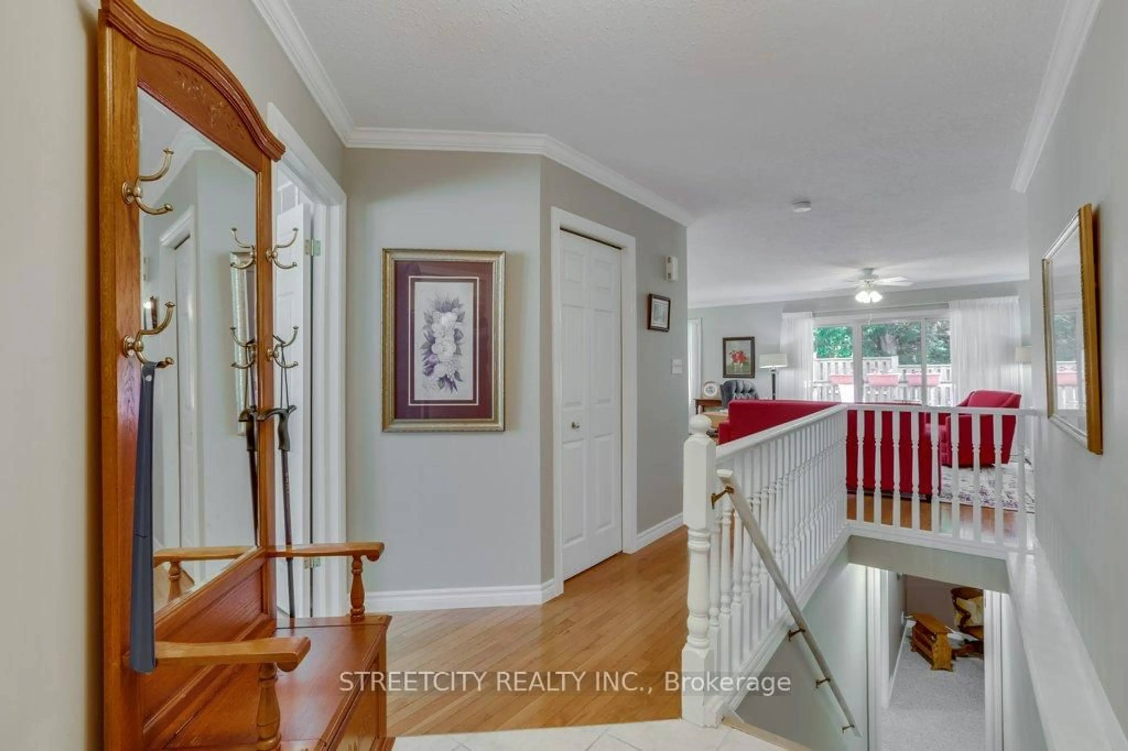 Indoor entryway for 1077 Hamilton Rd #45, London East Ontario N5W 6G3