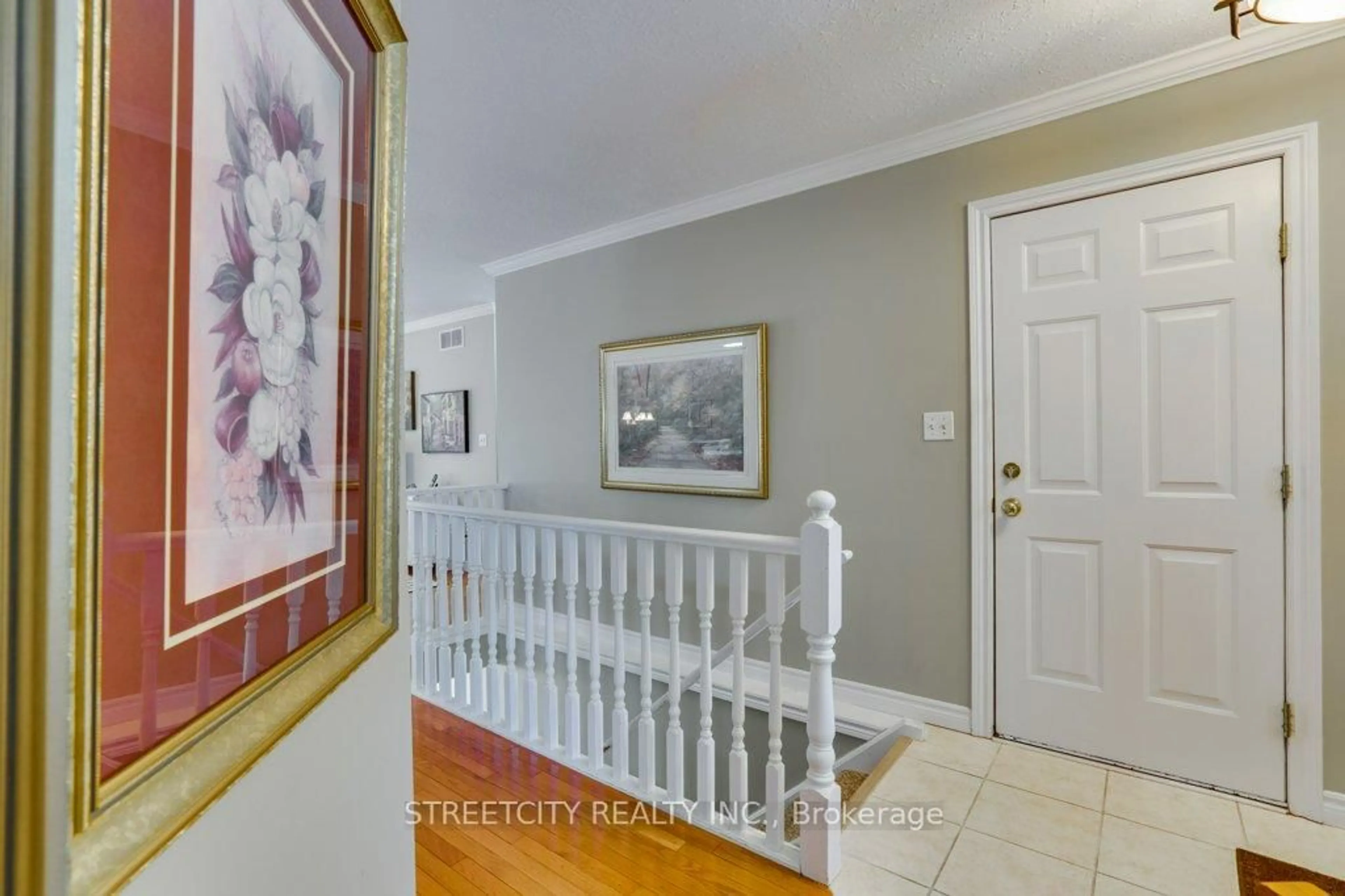 Indoor entryway for 1077 Hamilton Rd #45, London East Ontario N5W 6G3