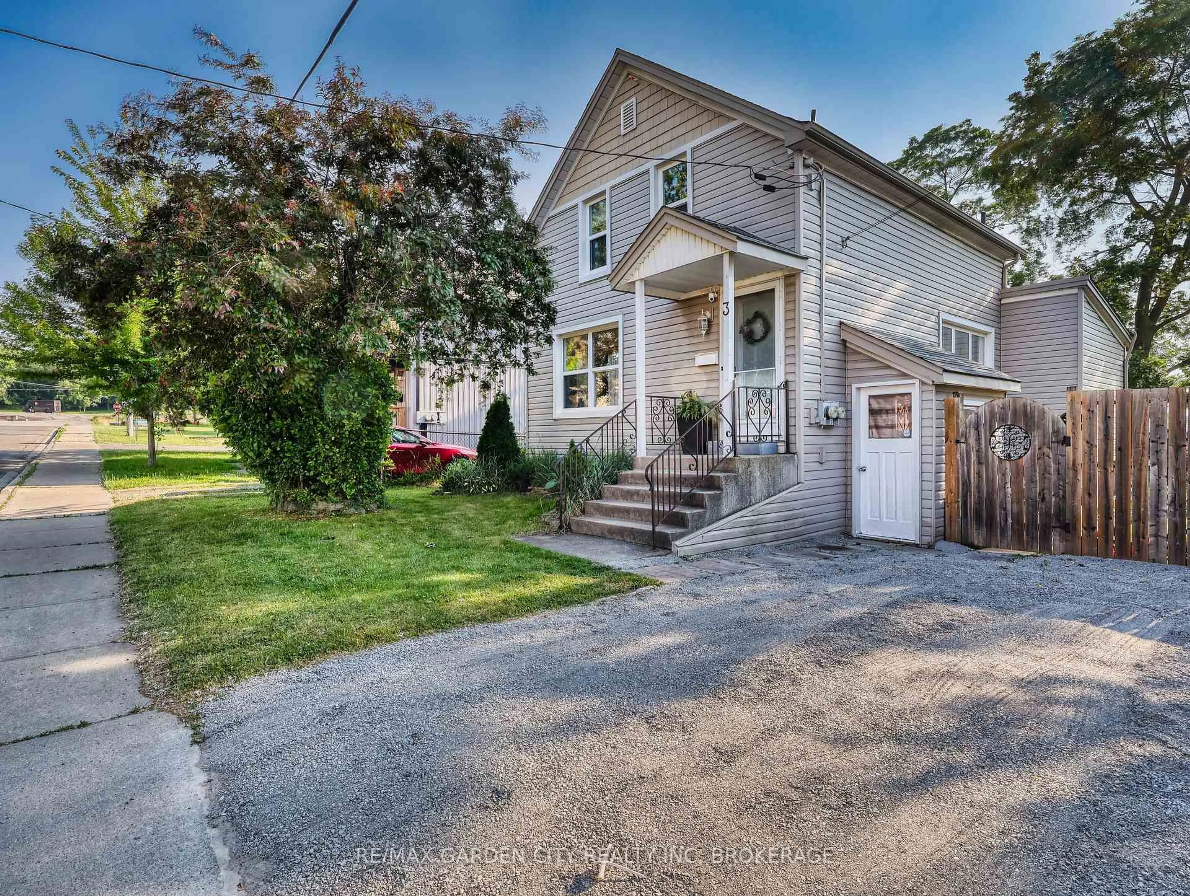Unknown for 3 Bessey St, St. Catharines Ontario L2T 1L1