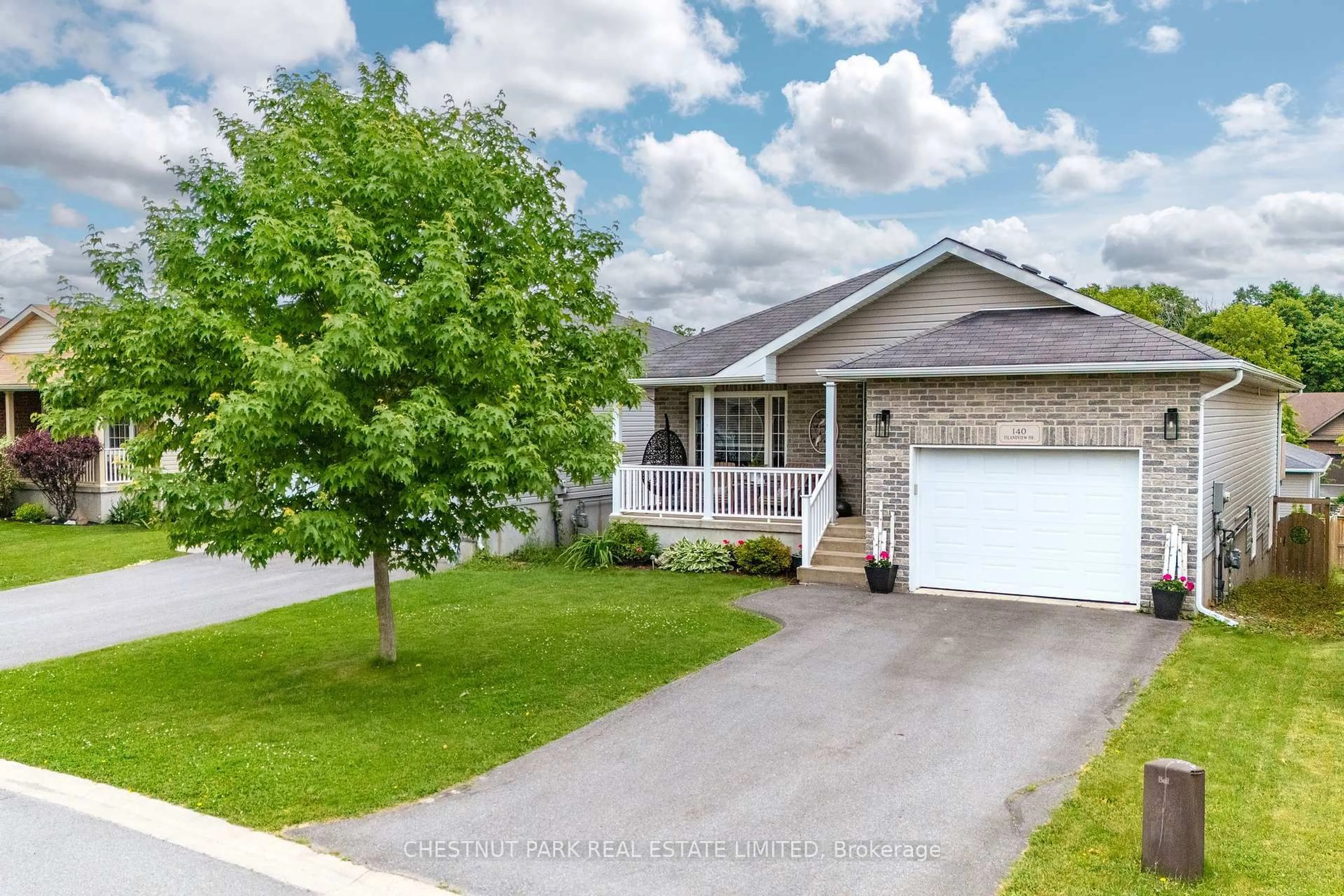 A pic from outside/outdoor area/front of a property/back of a property/a pic from drone, street for 140 Islandview Dr, Amherstview Ontario K7N 0A5