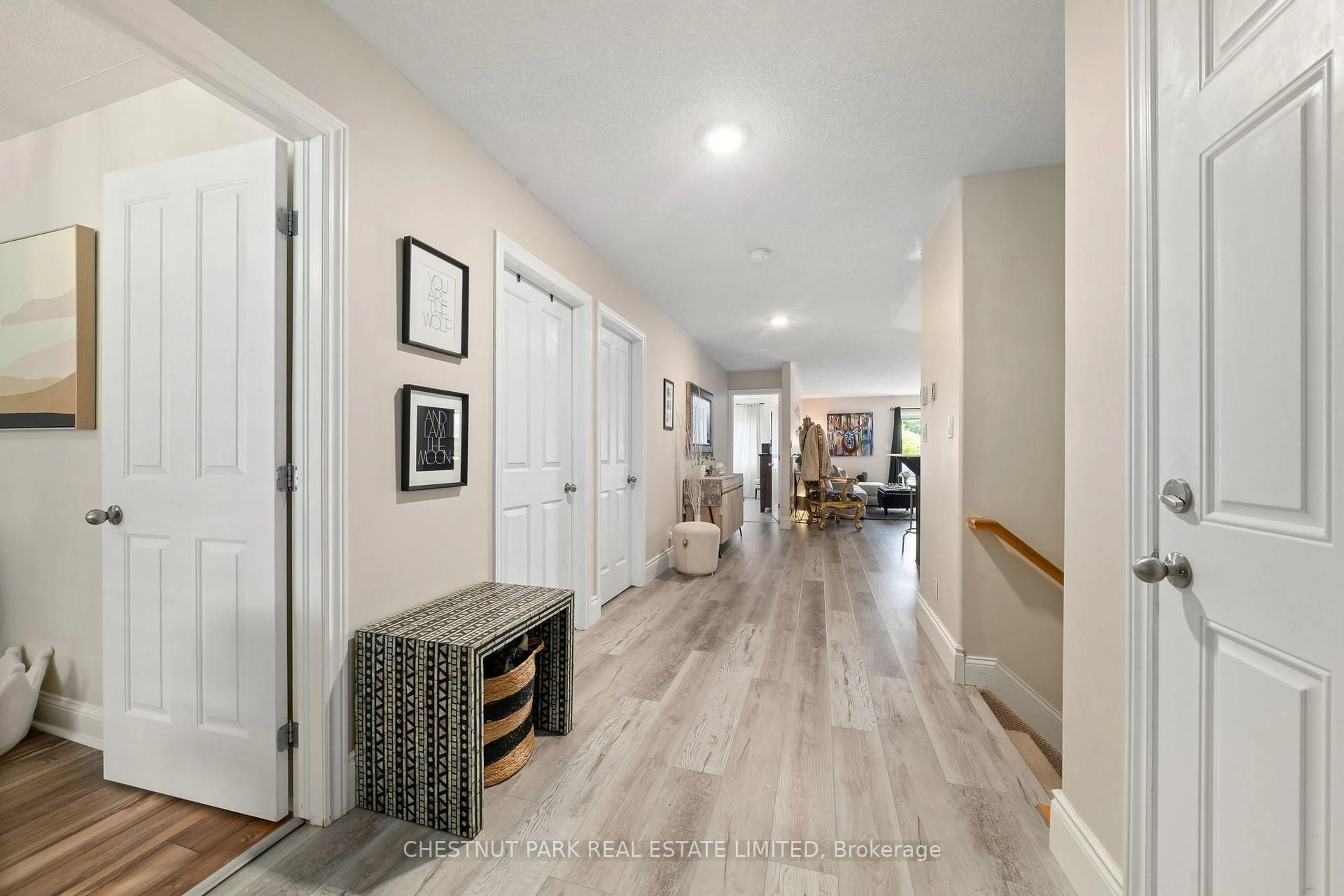 Indoor entryway for 140 Islandview Dr, Amherstview Ontario K7N 0A5