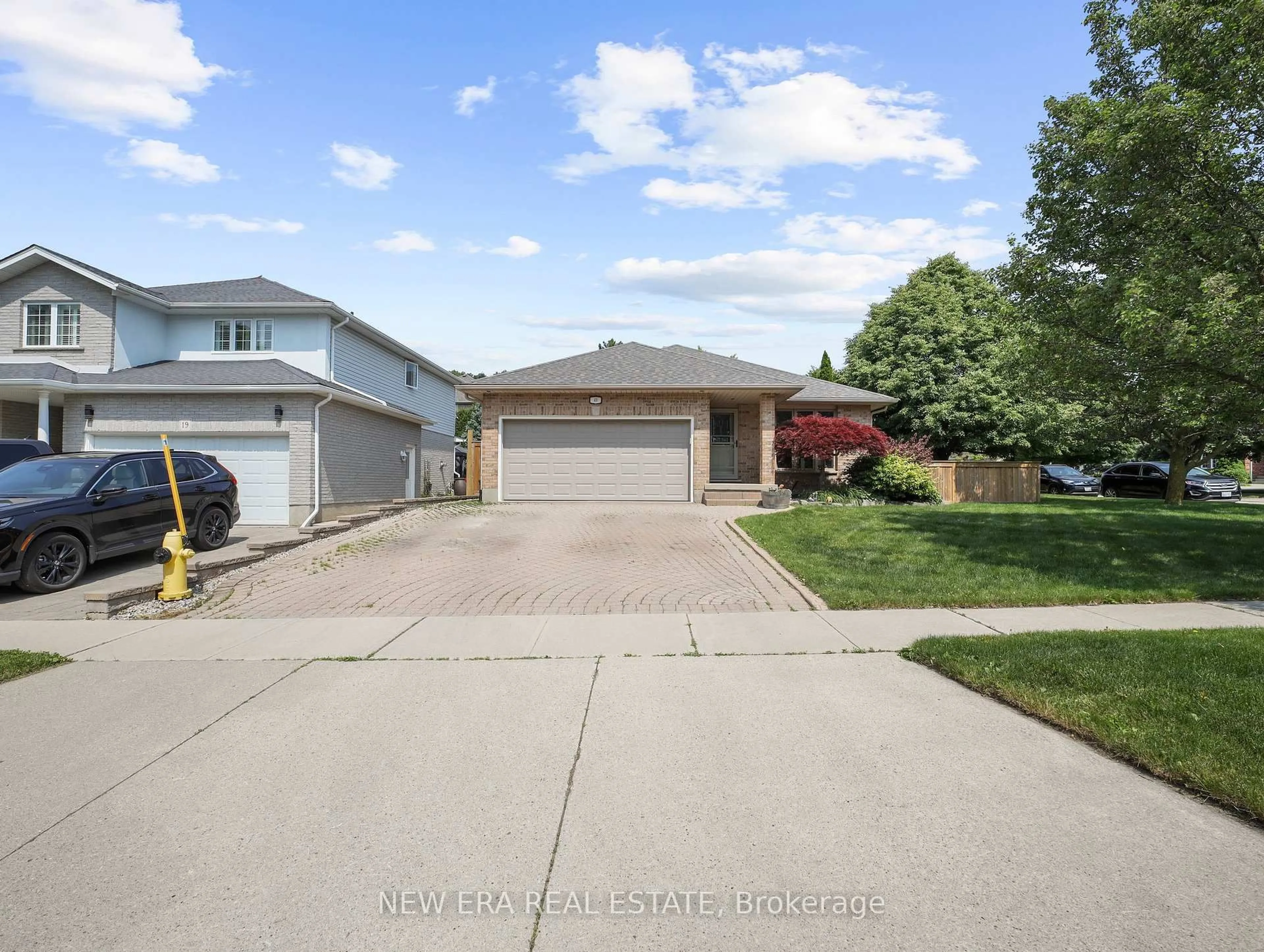 A pic from outside/outdoor area/front of a property/back of a property/a pic from drone, street for 43 Hahn Valley Pl, Cambridge Ontario N1T 1W7