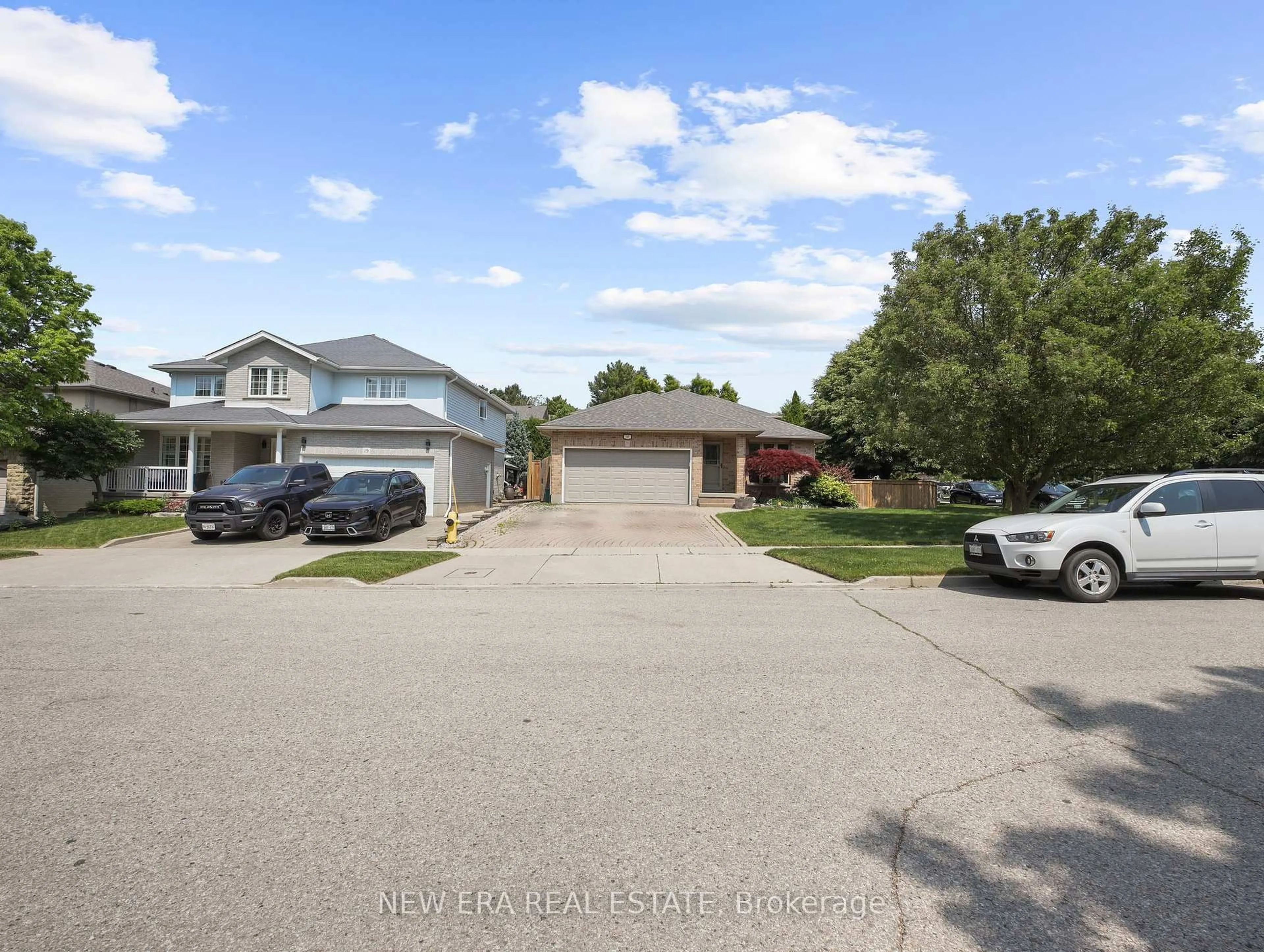 A pic from outside/outdoor area/front of a property/back of a property/a pic from drone, street for 43 Hahn Valley Pl, Cambridge Ontario N1T 1W7