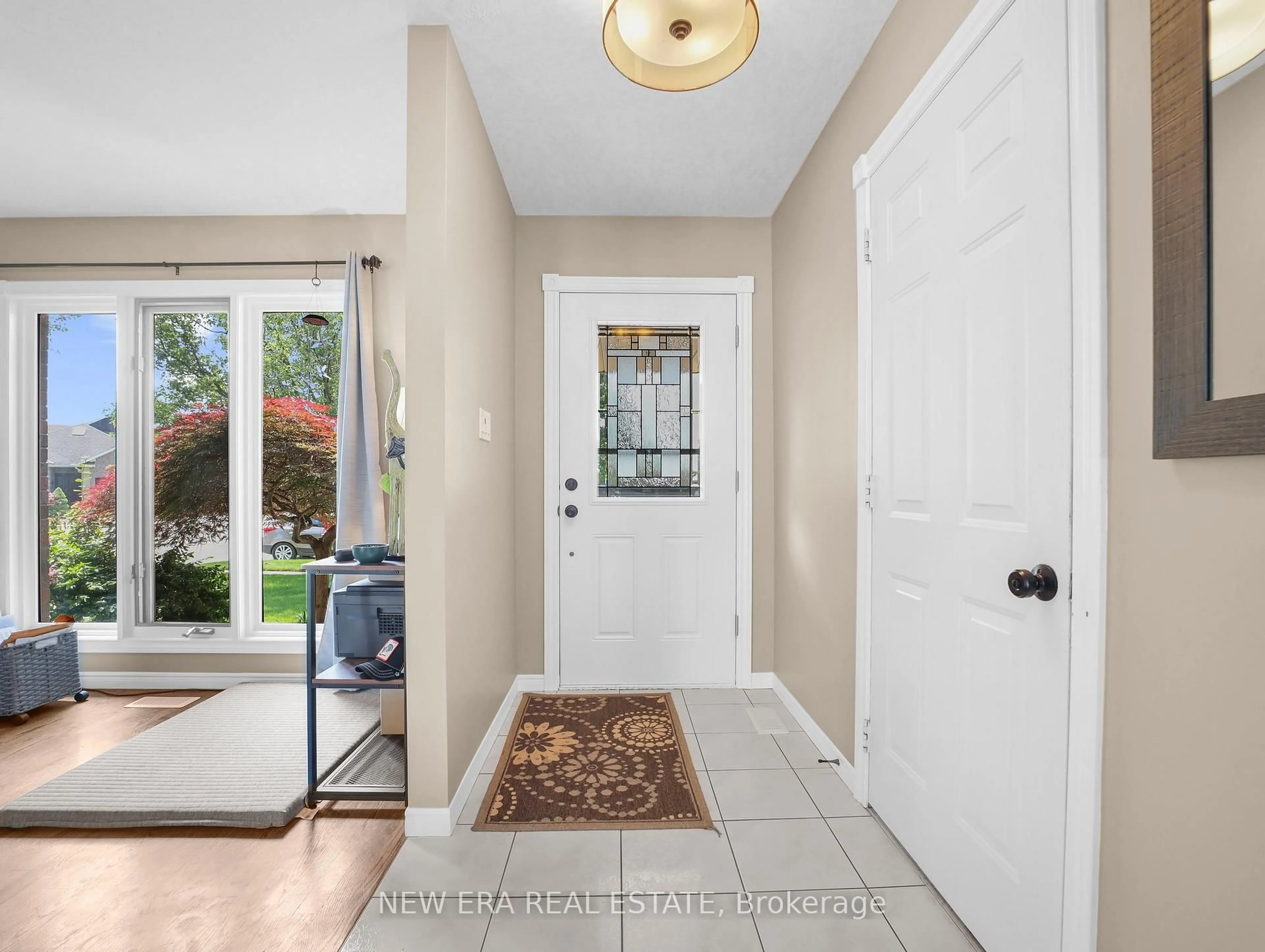 Indoor entryway for 43 Hahn Valley Pl, Cambridge Ontario N1T 1W7