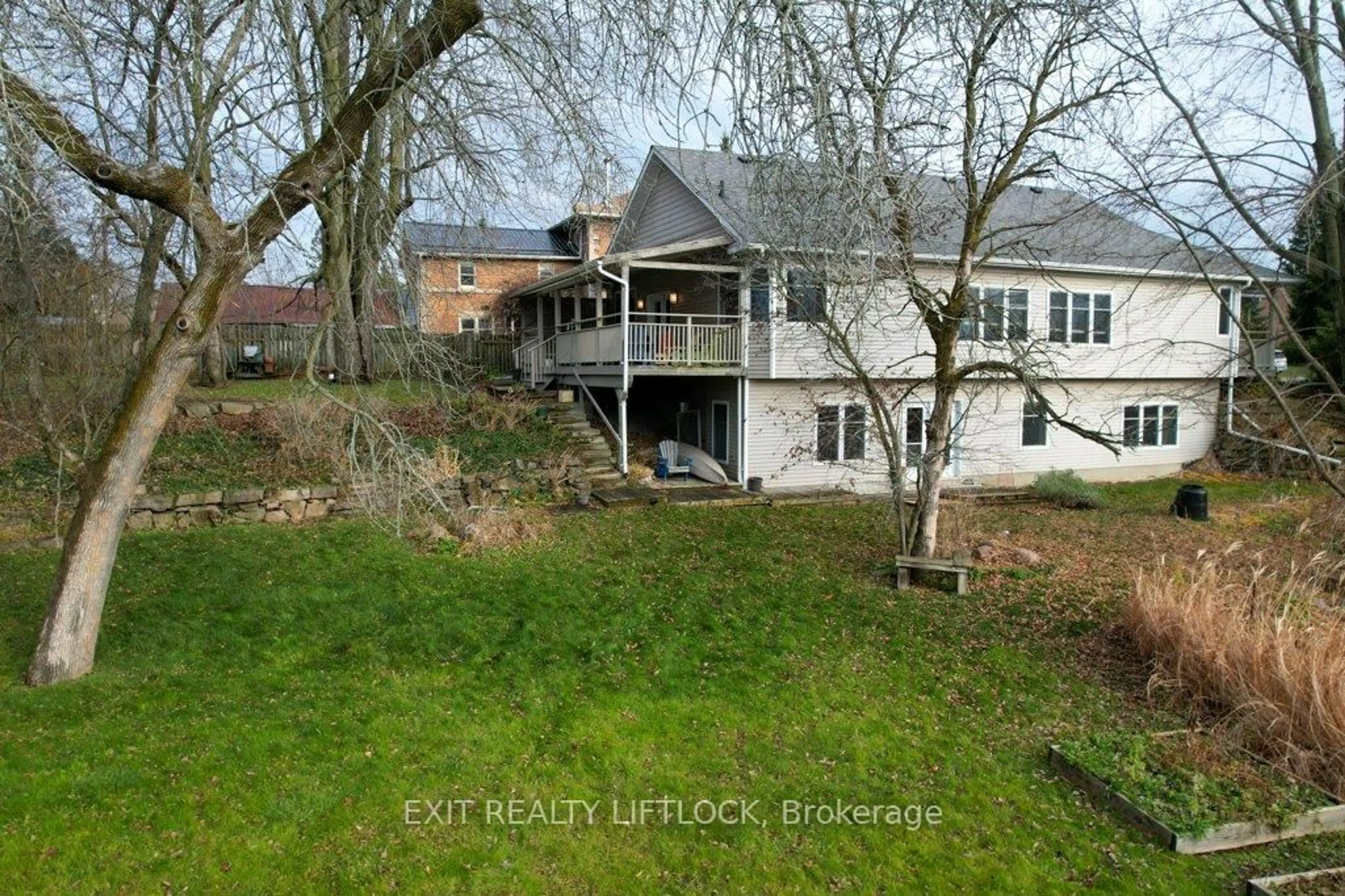 A pic from outside/outdoor area/front of a property/back of a property/a pic from drone, building for 57 King St, Kawartha Lakes Ontario K0L 2W0