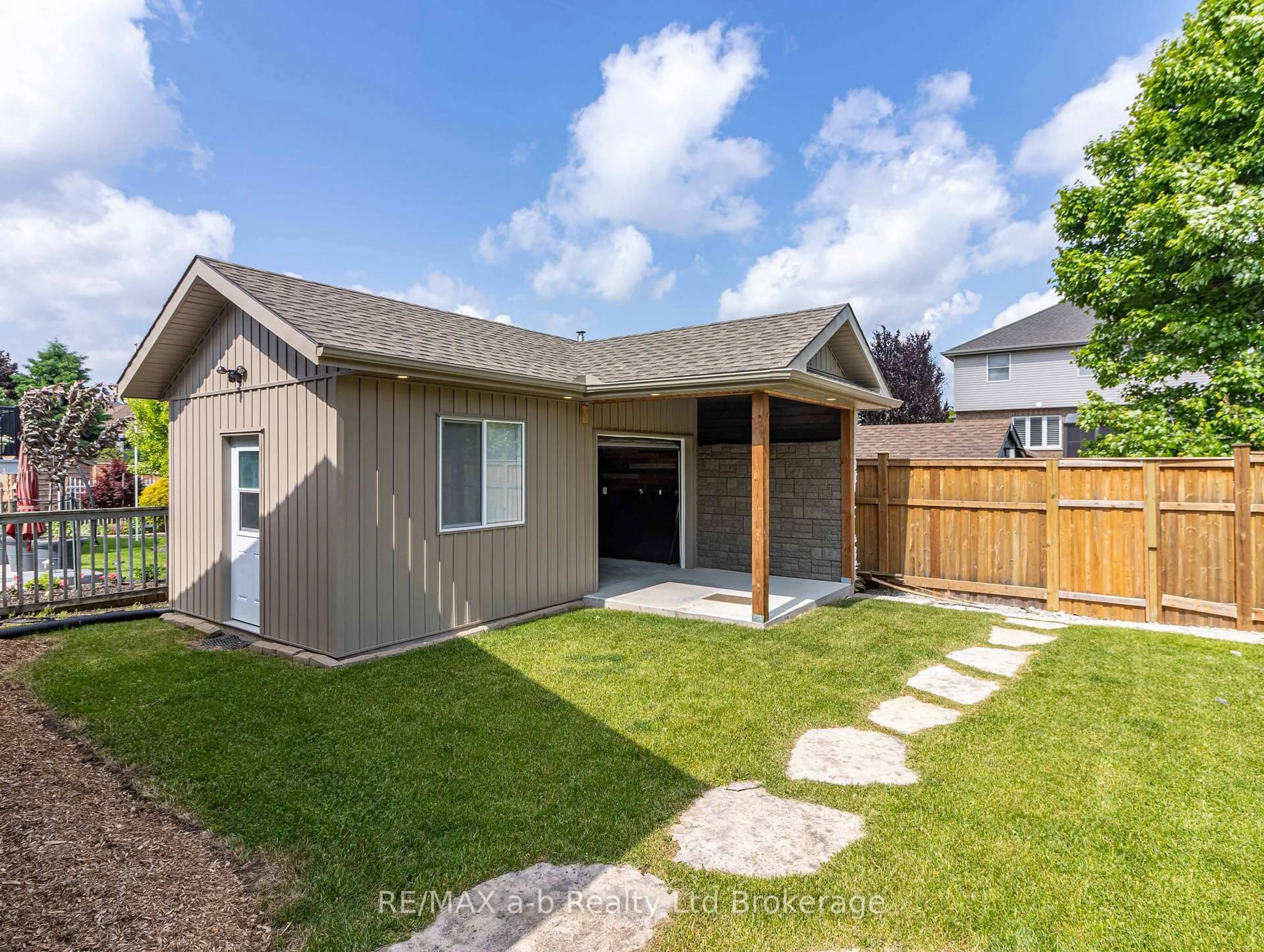 Home with vinyl exterior material, street for 18 Oriole Cres, Woodstock Ontario N4T 1T1