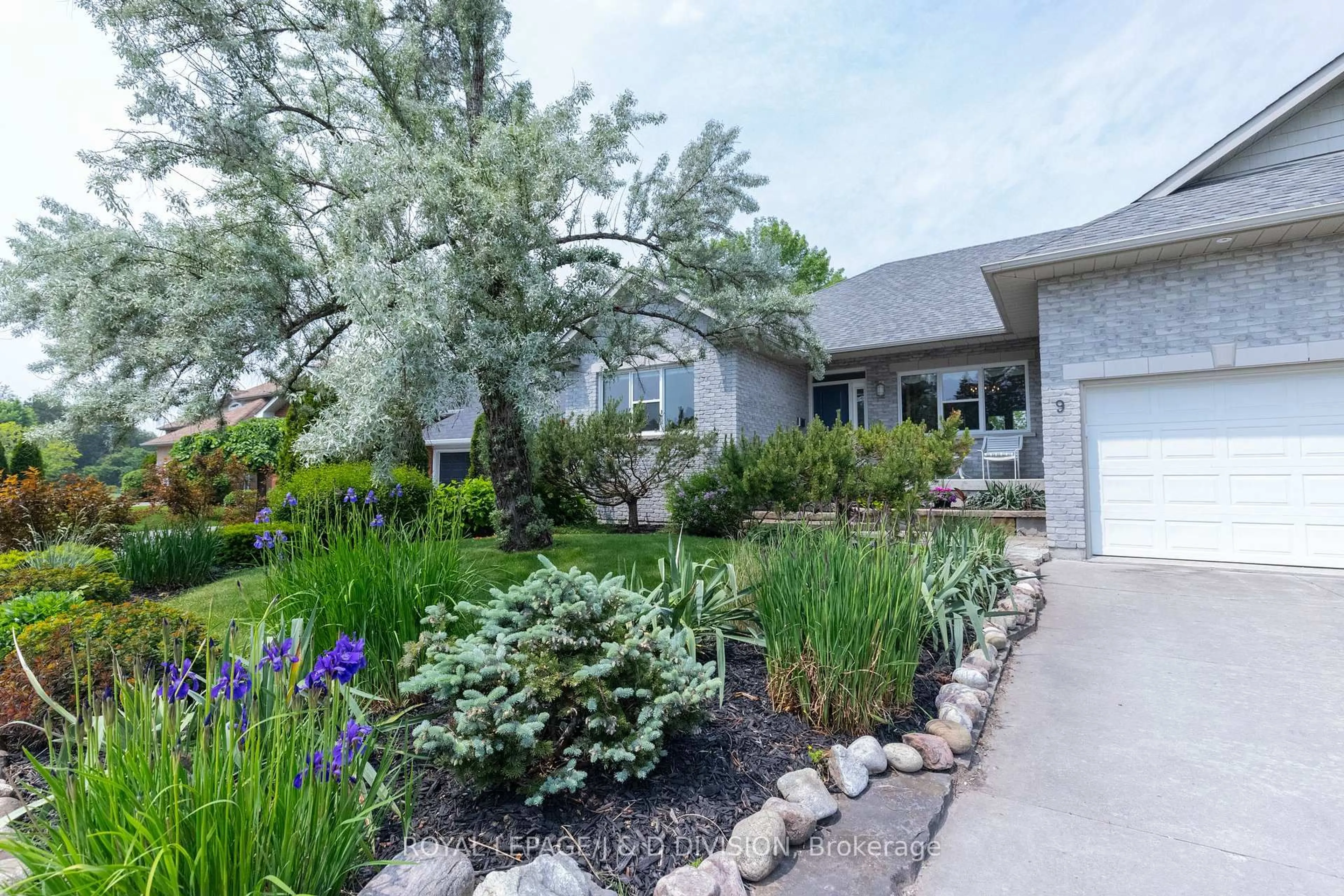 Unknown for 9 Victoria Ave, Selwyn Ontario K0L 2H0