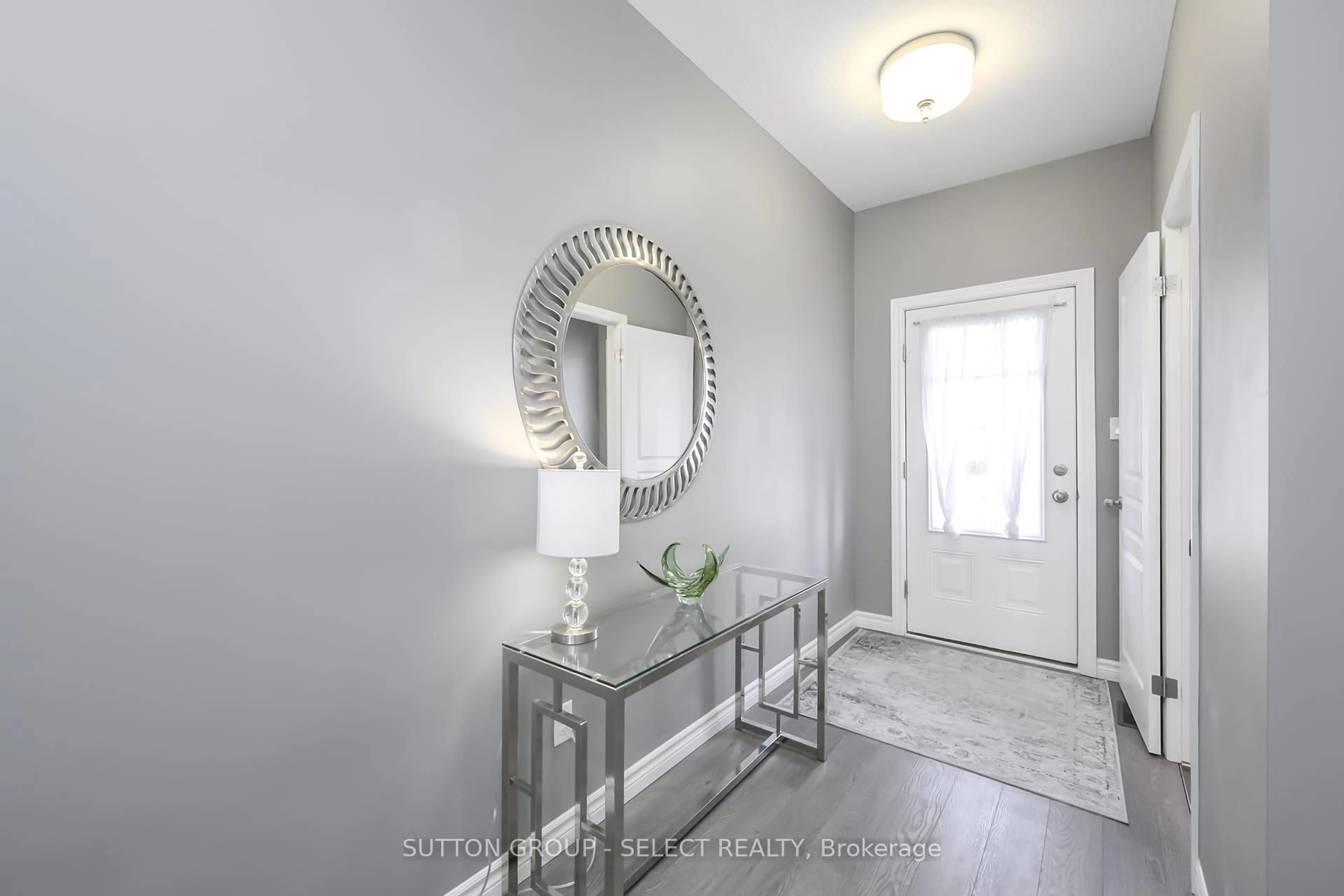 Indoor entryway for 1924 Cedarhollow Blvd #91, London North Ontario N5X 0K3