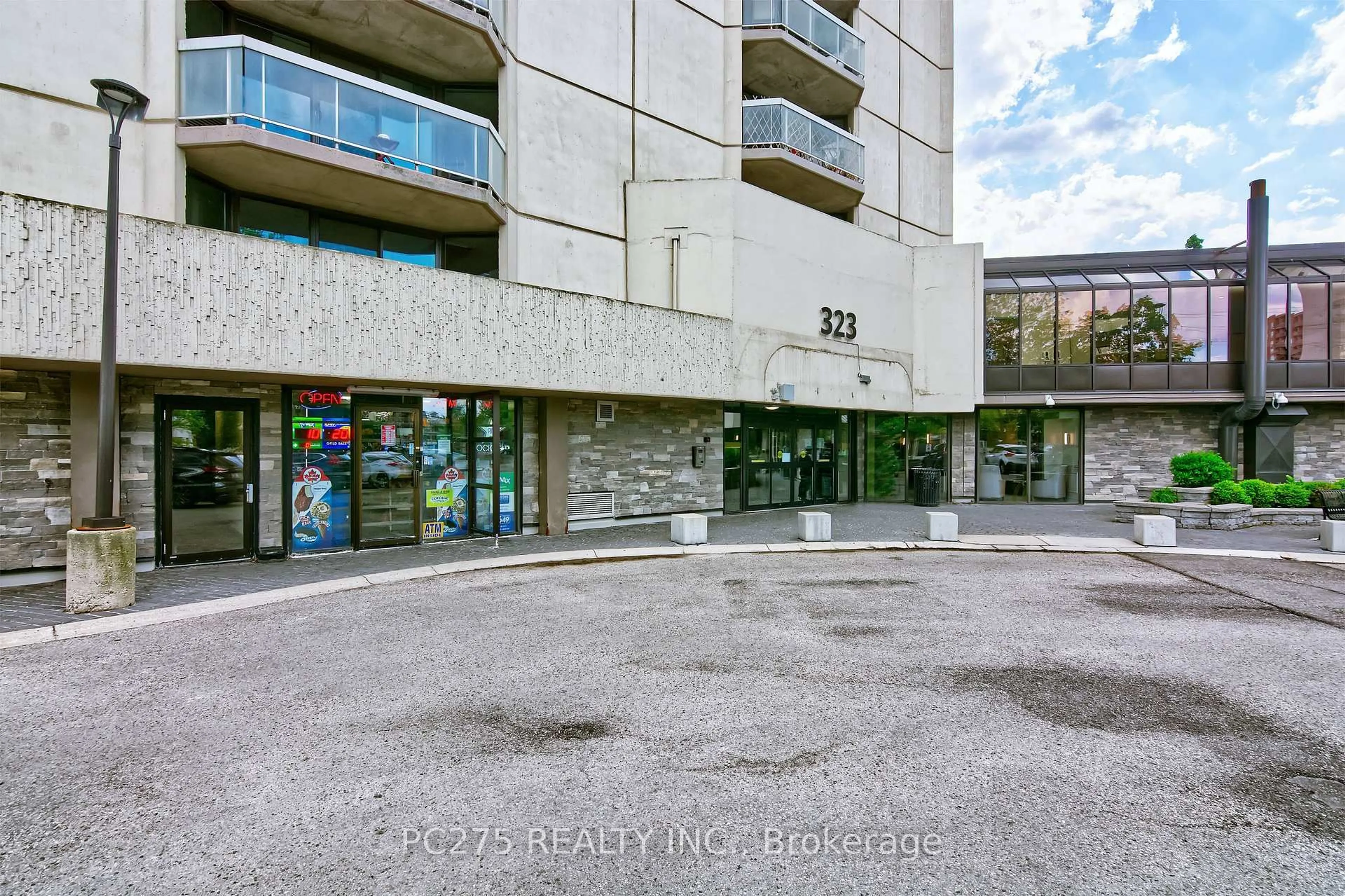 Indoor foyer for 323 Colborne St #2305, London East Ontario N6B 3N8