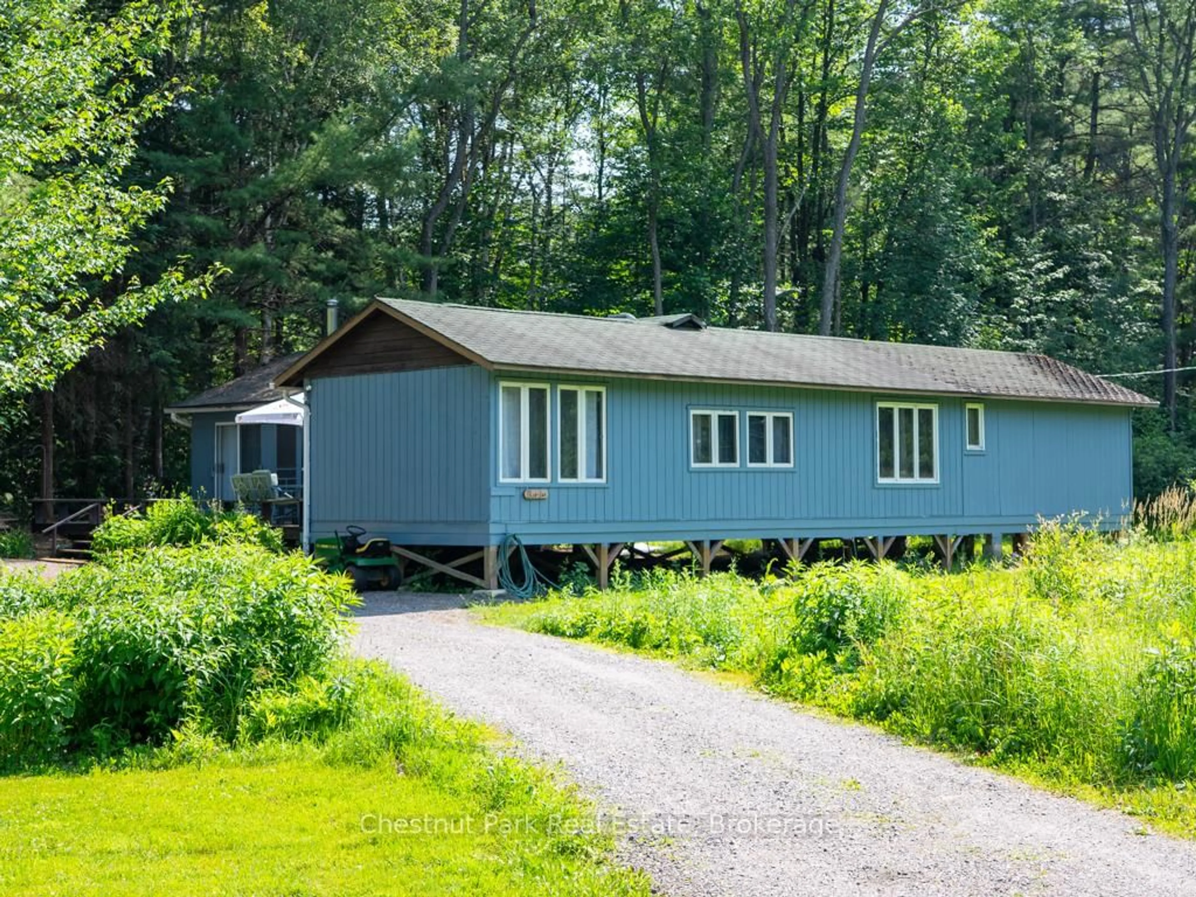 Home with vinyl exterior material, street for 159 KEITH Rd, Bracebridge Ontario P1L 0G8