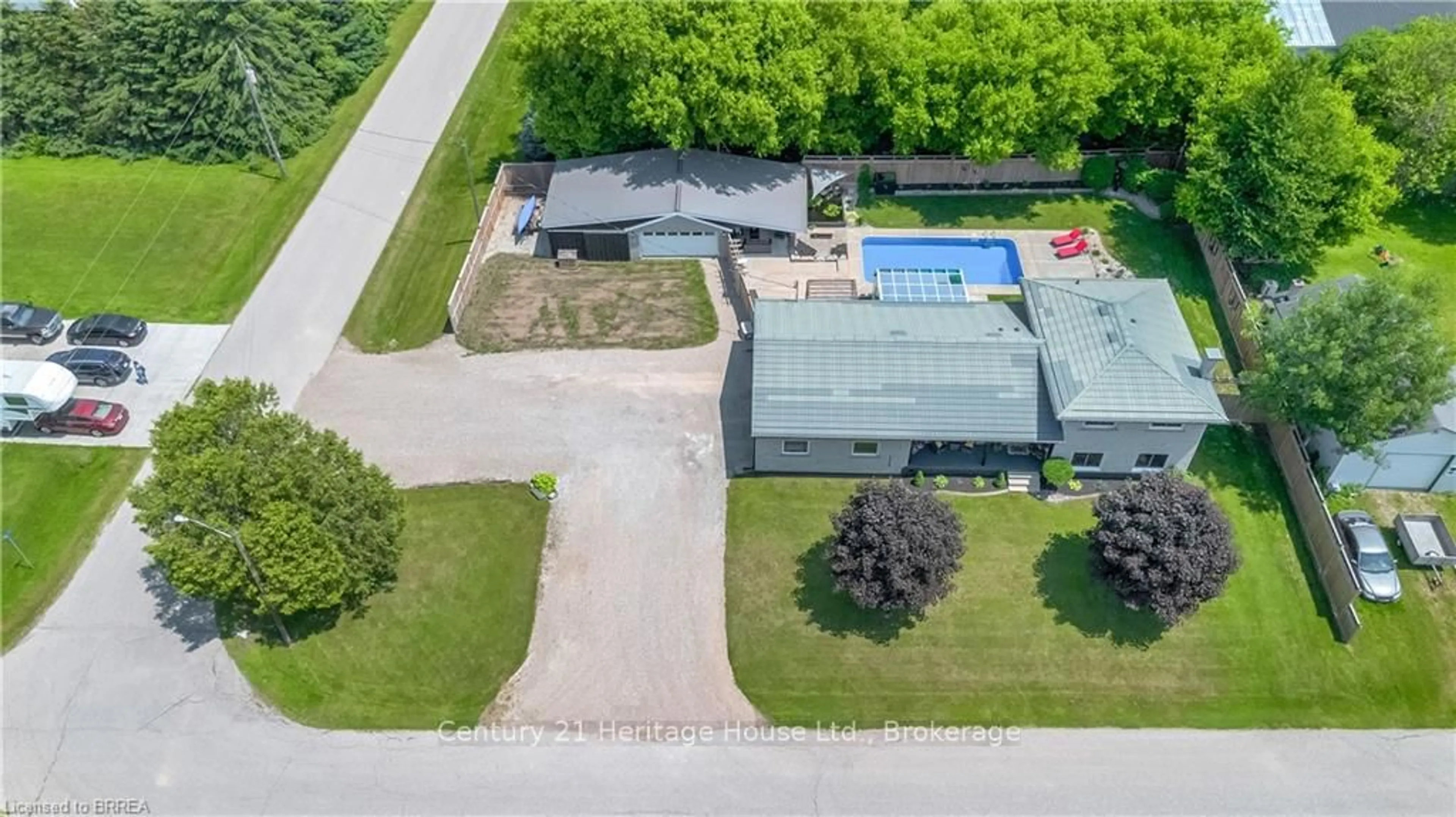 A pic from outside/outdoor area/front of a property/back of a property/a pic from drone, building for 3 Saint Catharine St, Brant Ontario N0E 1A0