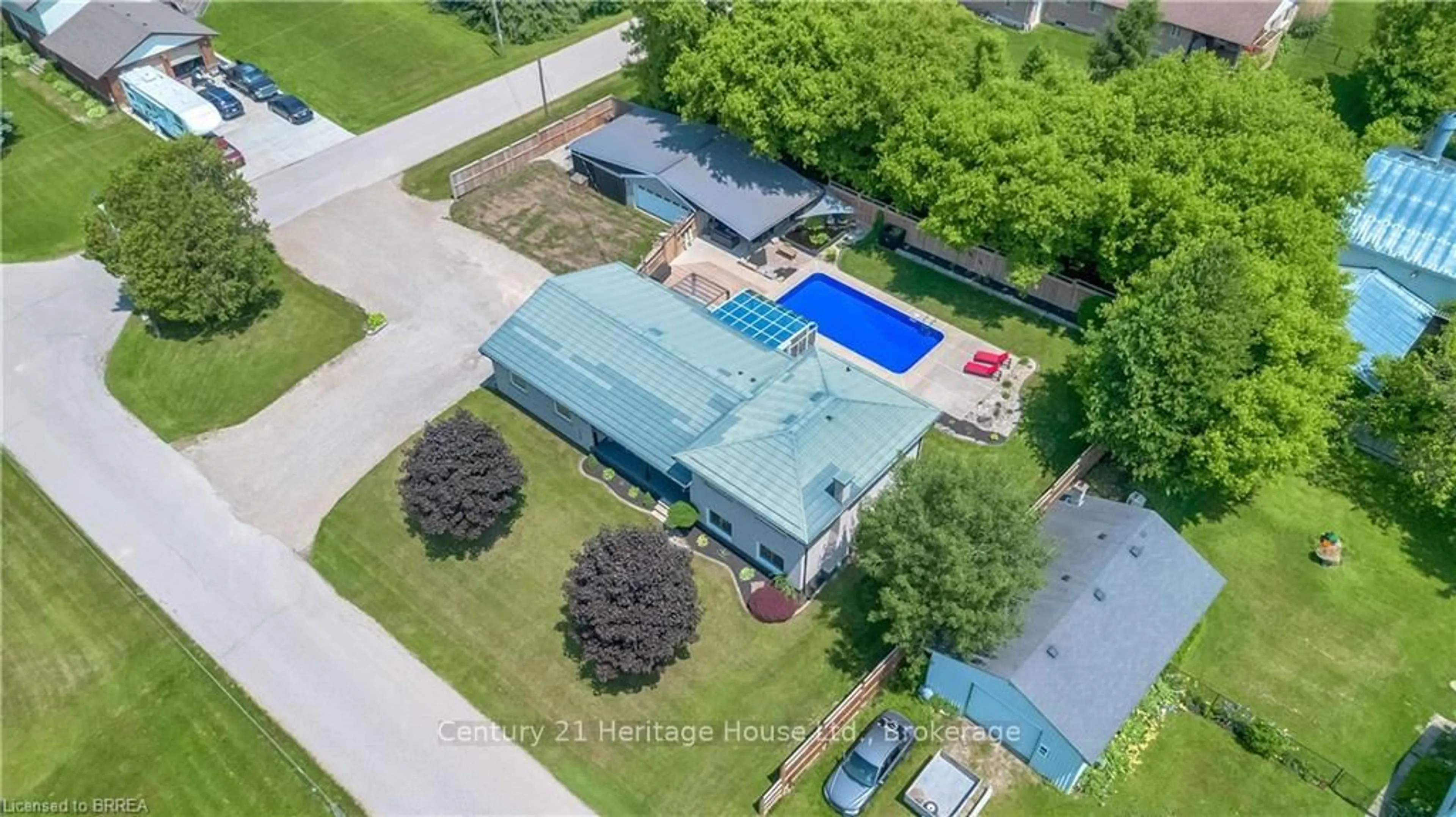 A pic from outside/outdoor area/front of a property/back of a property/a pic from drone, unknown for 3 Saint Catharine St, Brant Ontario N0E 1A0