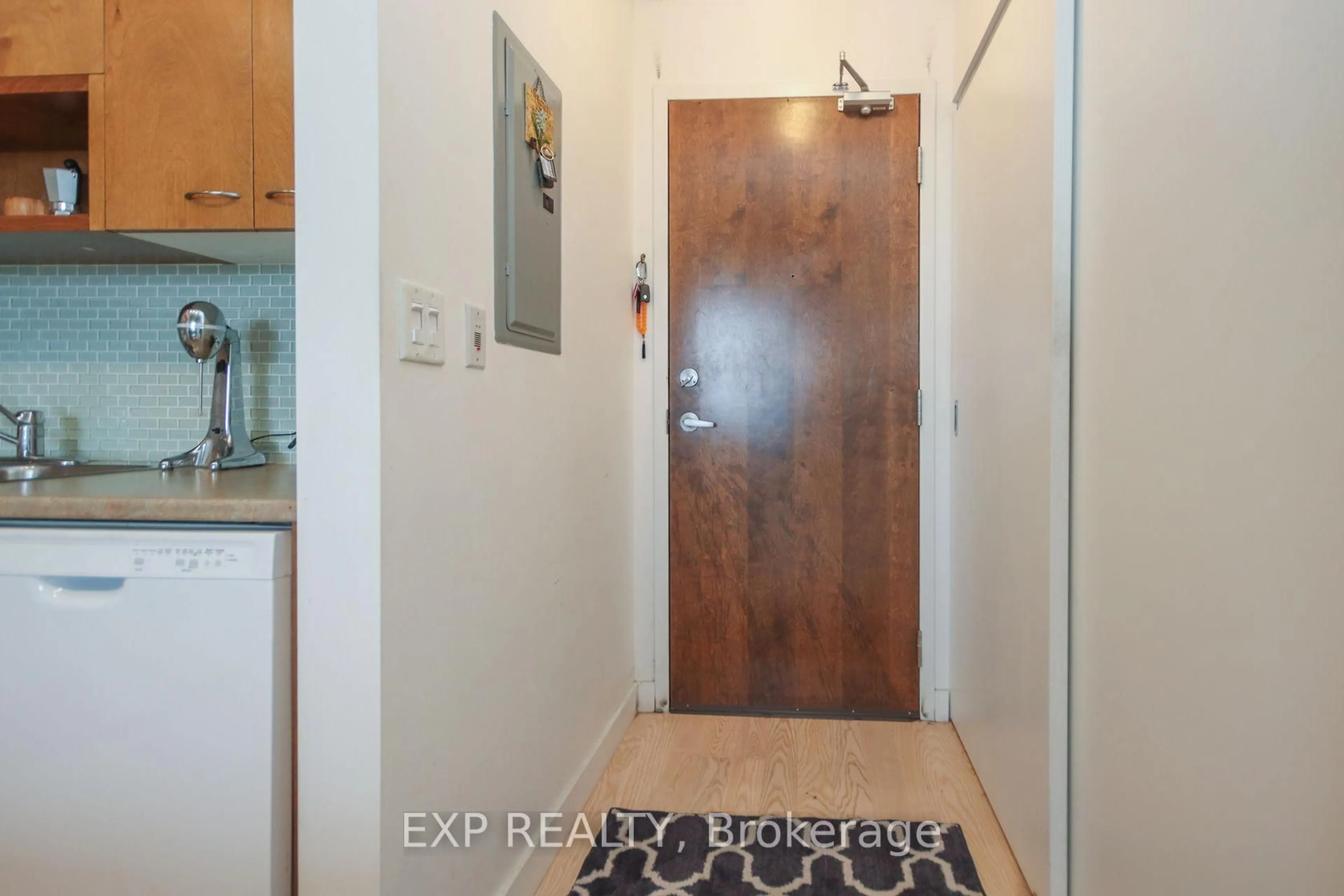 Indoor entryway for 179 George St #1709, Ottawa Ontario K1N 1J8