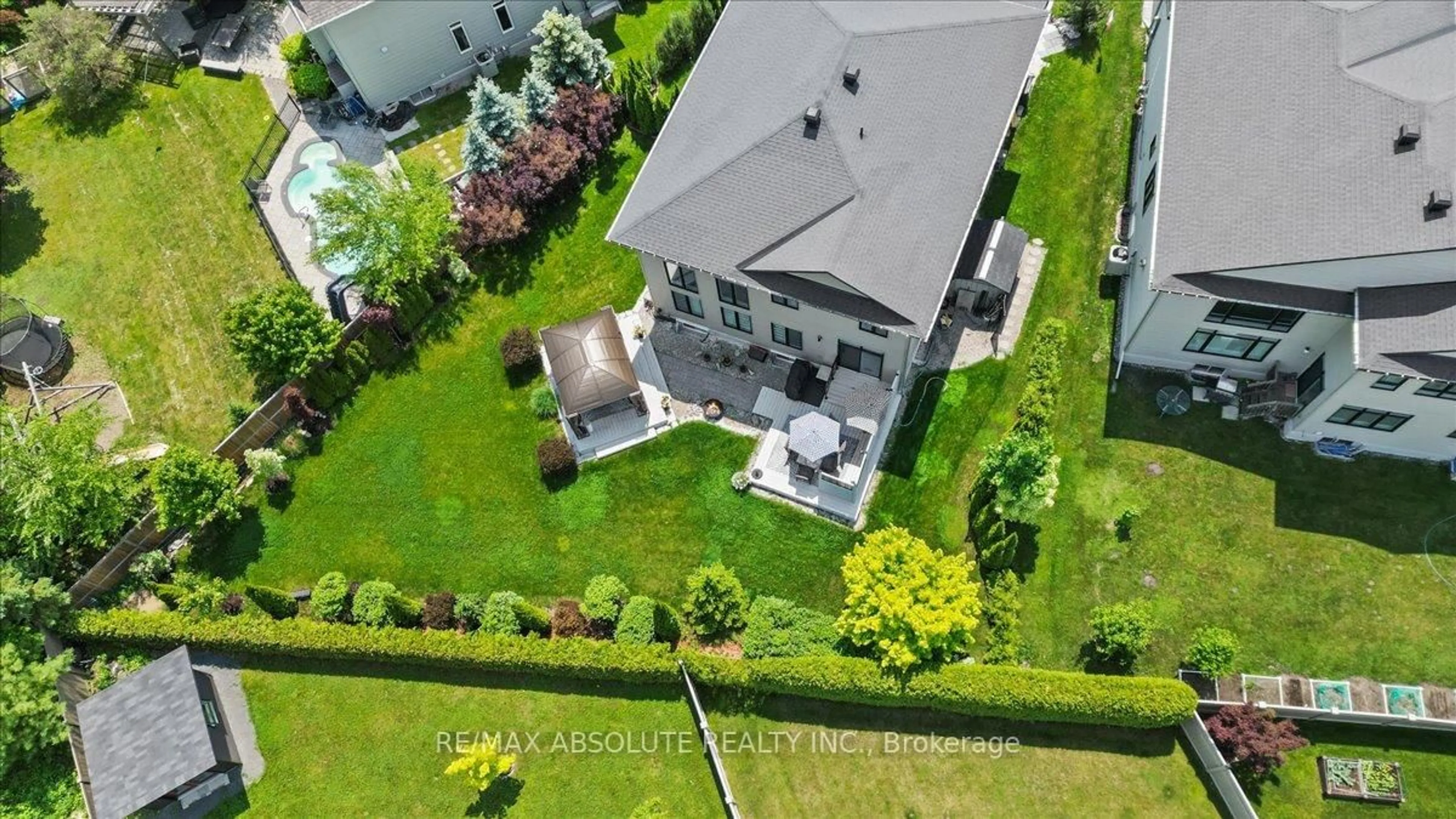 A pic from outside/outdoor area/front of a property/back of a property/a pic from drone, unknown for 706 Bridleglen Cres, Ottawa Ontario K2M 0H5