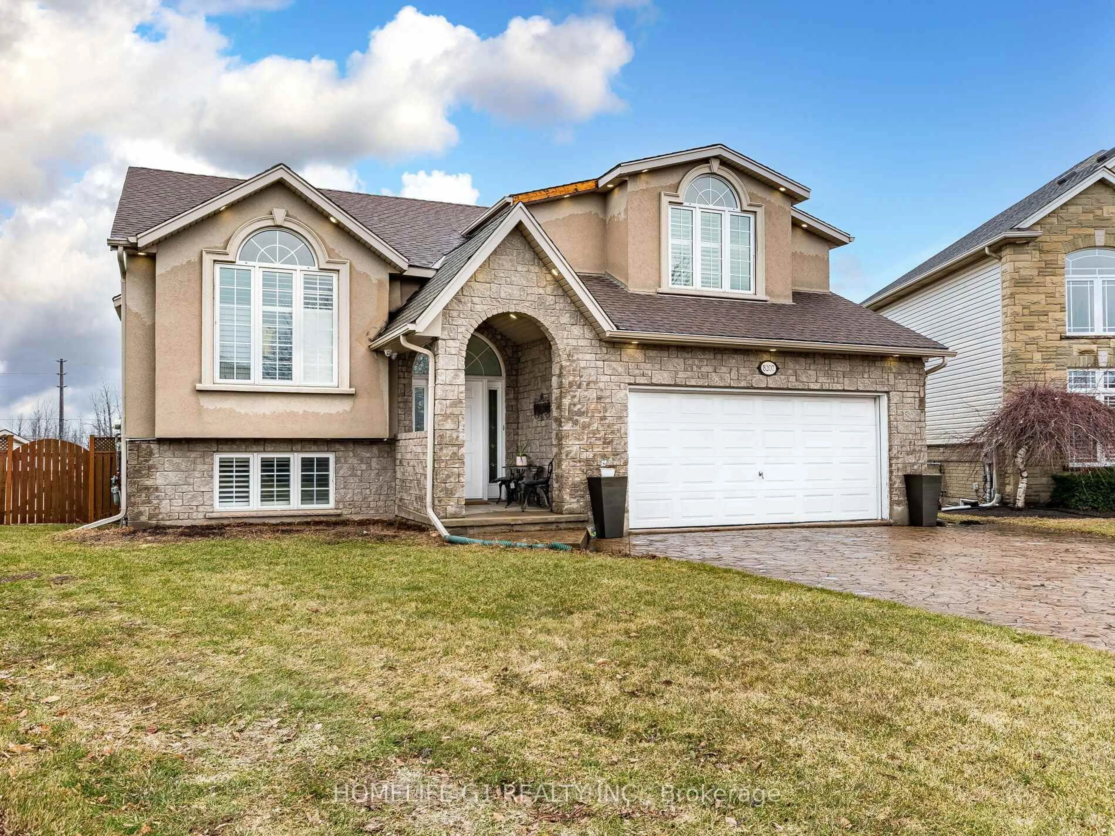 Home with vinyl exterior material, street for 8207 Beaver Glen, Niagara Falls Ontario L2H 3K5