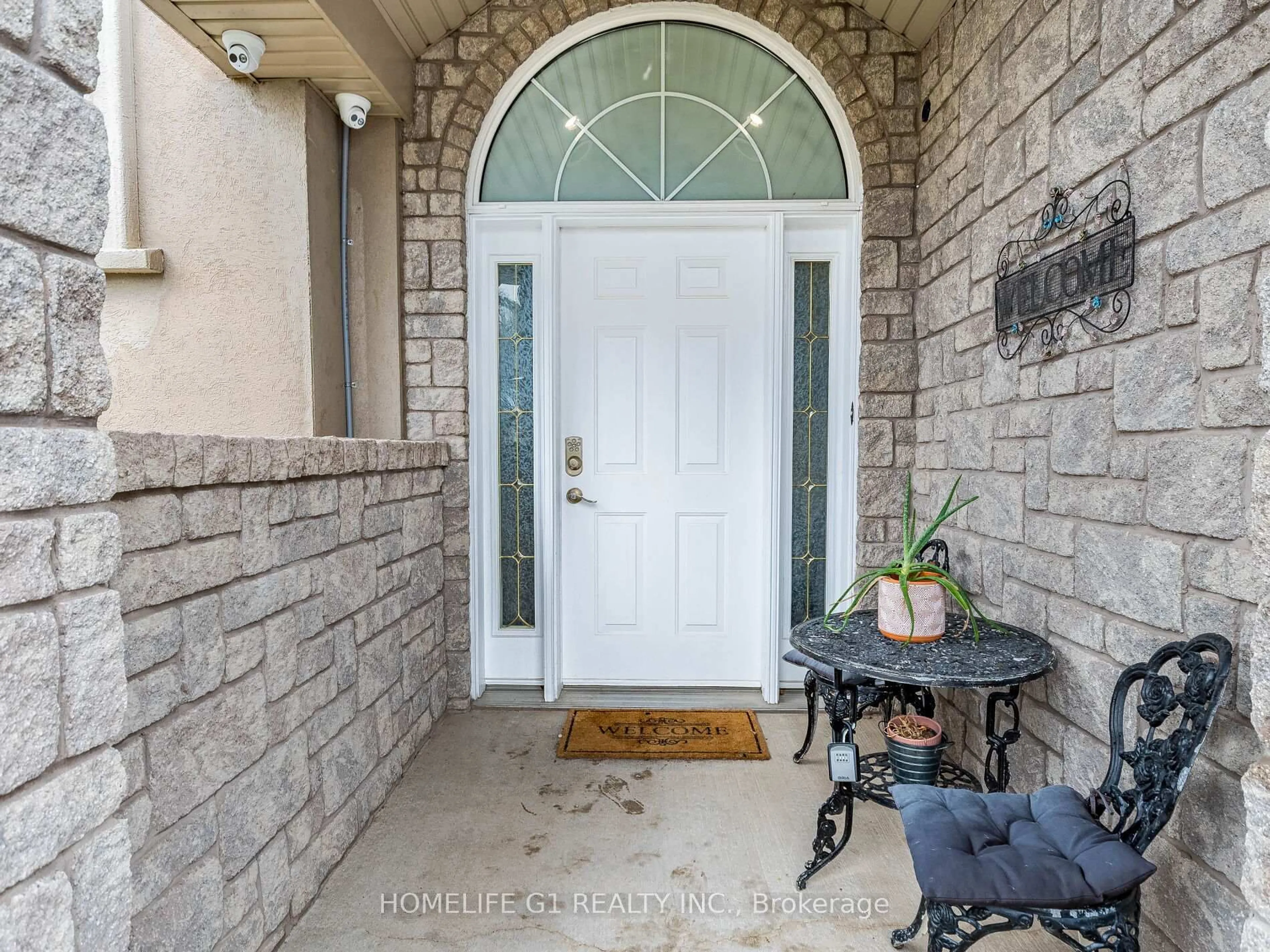 Indoor entryway for 8207 Beaver Glen, Niagara Falls Ontario L2H 3K5