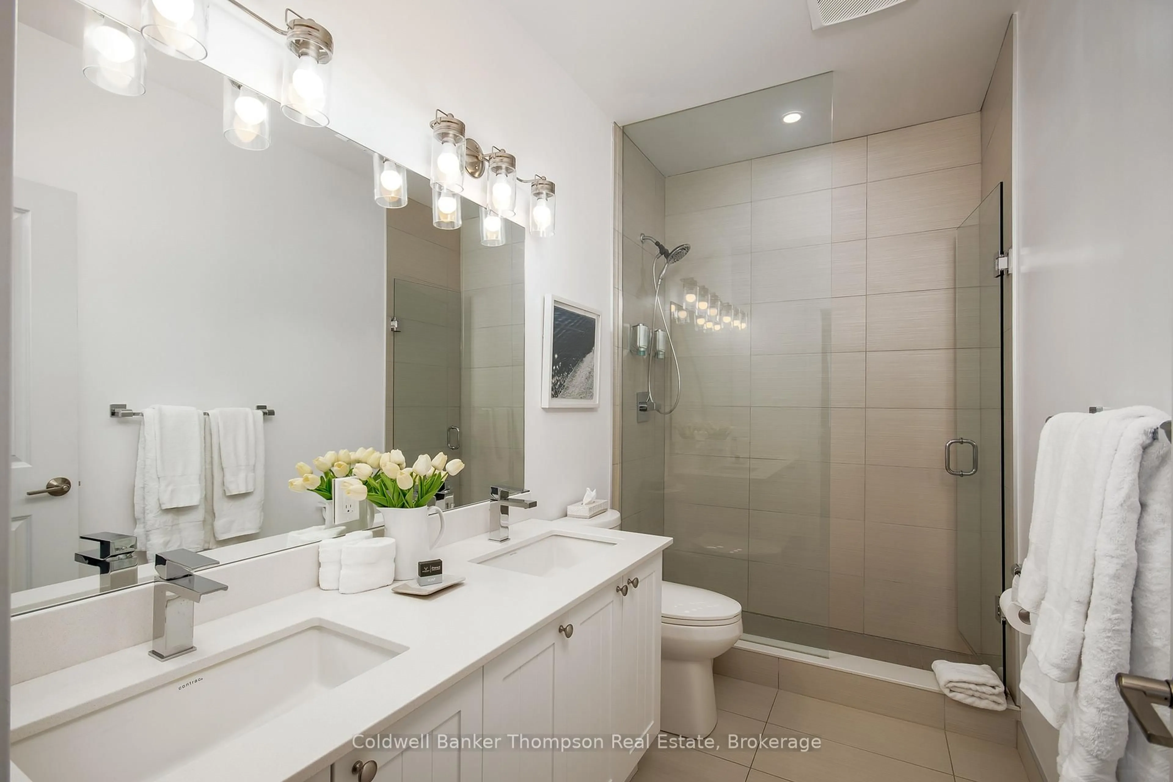 Contemporary bathroom, ceramic/tile floor for 25 PEN LAKE POINT Rd #114, Huntsville Ontario P1H 1A9