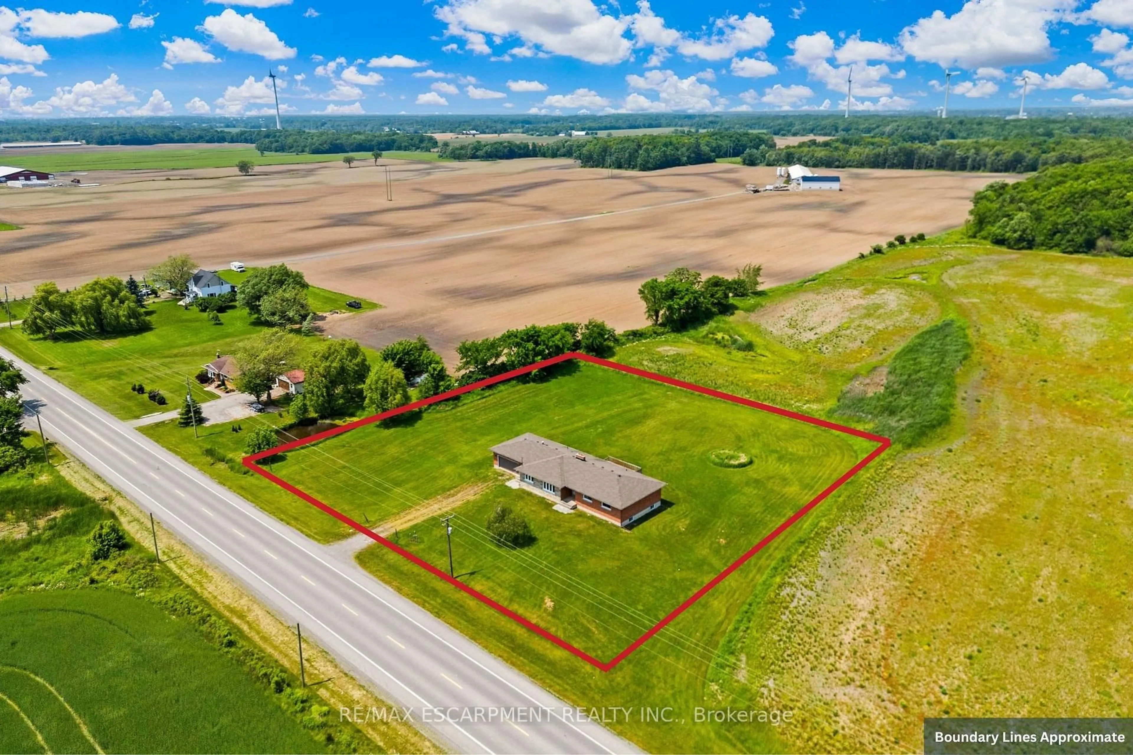 A pic from outside/outdoor area/front of a property/back of a property/a pic from drone, building for 5977 REGIONAL RD 65, West Lincoln Ontario L0R 1Y0