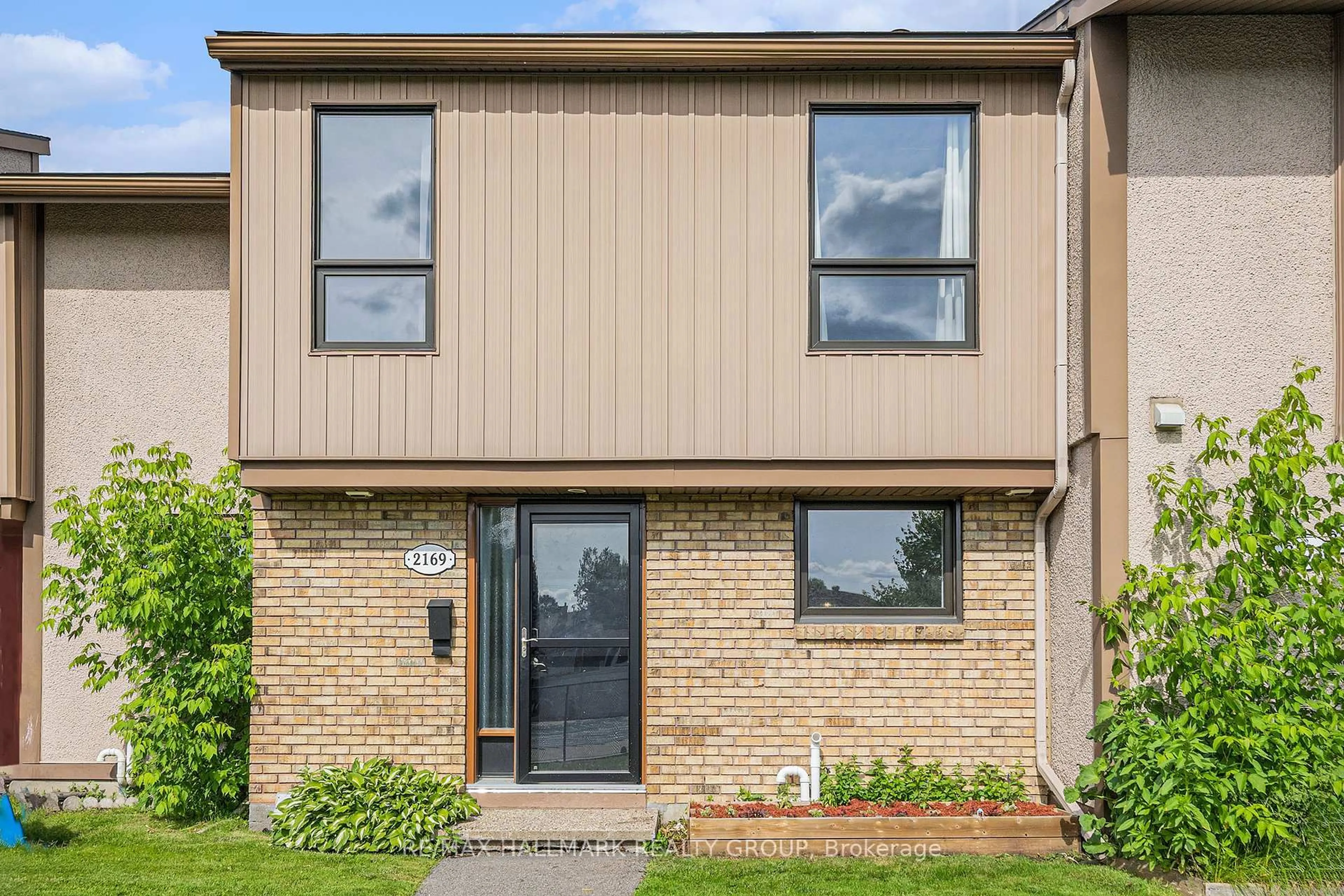 Home with brick exterior material, street for 2169 Stonehenge Cres, Ottawa Ontario K1B 4N7