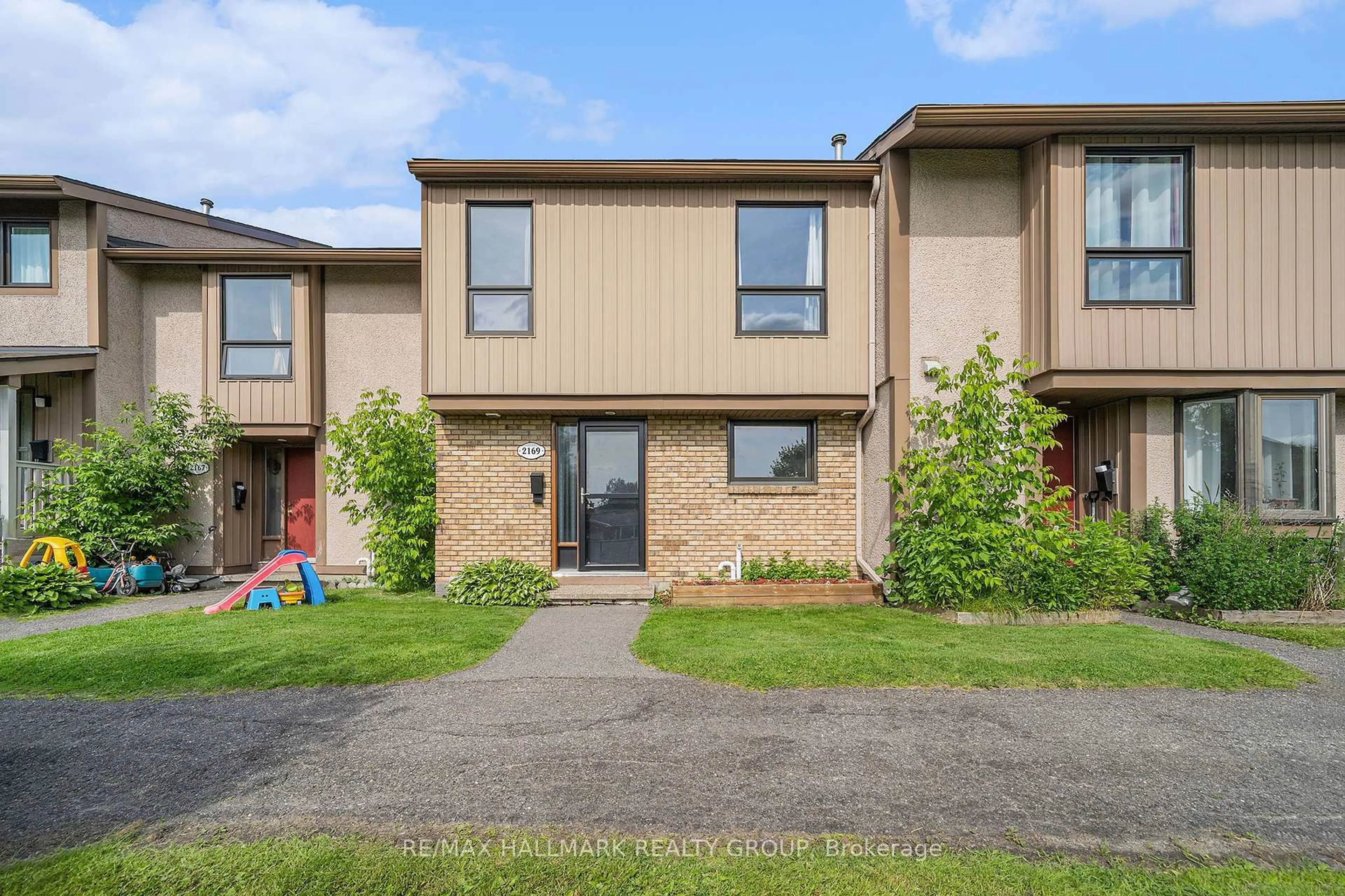 Unknown for 2169 Stonehenge Cres, Ottawa Ontario K1B 4N7