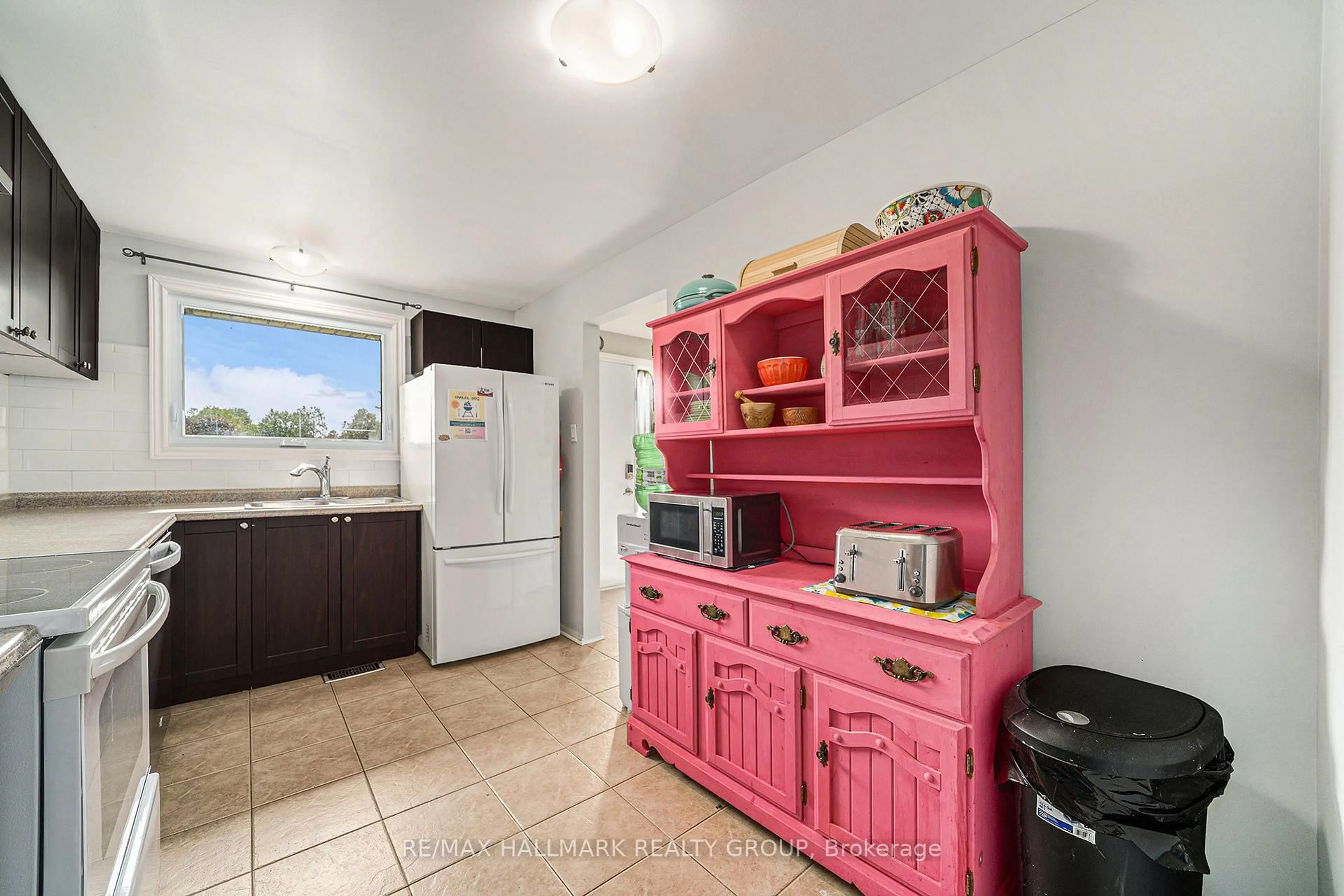 Standard kitchen, unknown for 2169 Stonehenge Cres, Ottawa Ontario K1B 4N7