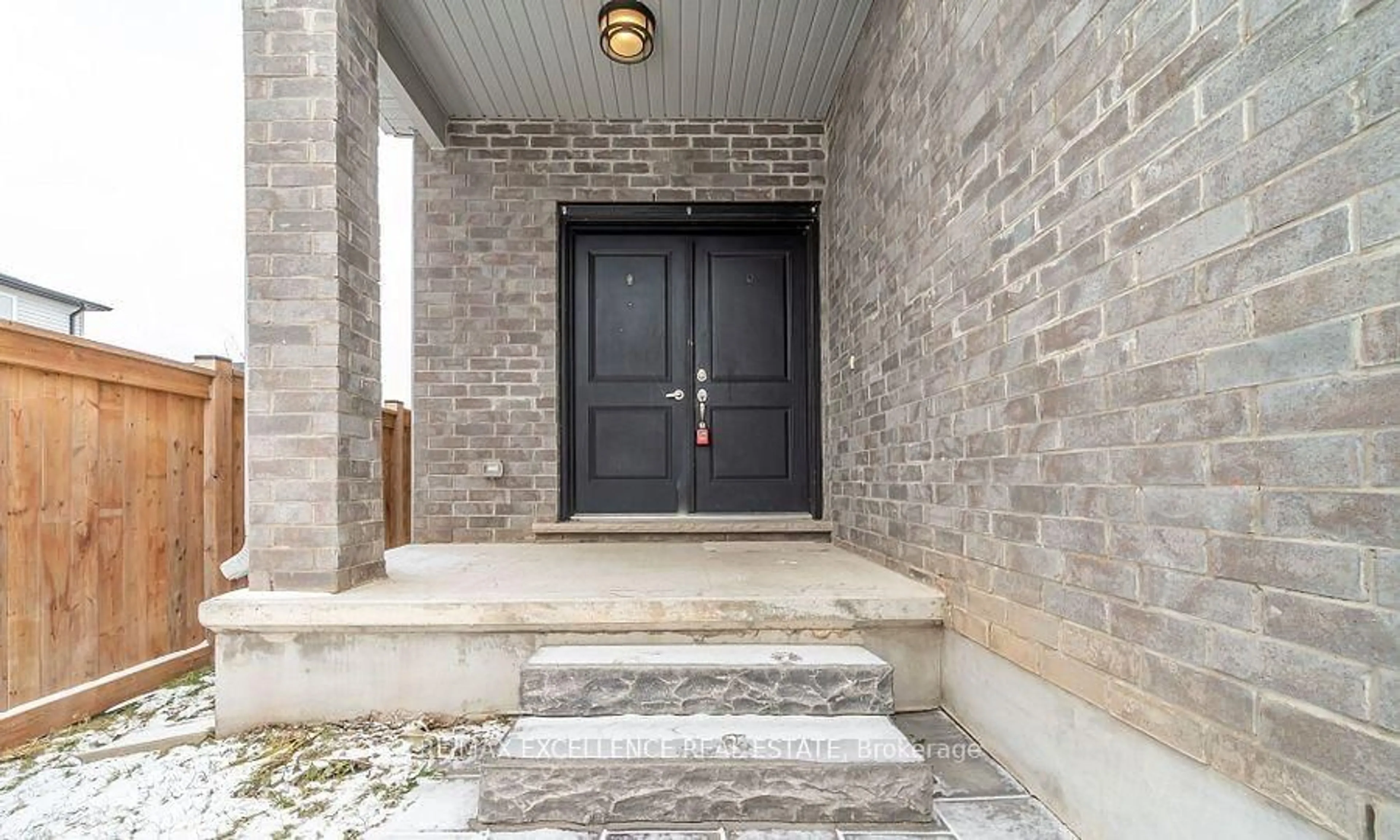 Indoor entryway for 3023 Doyle Dr, London South Ontario N6M 0G9
