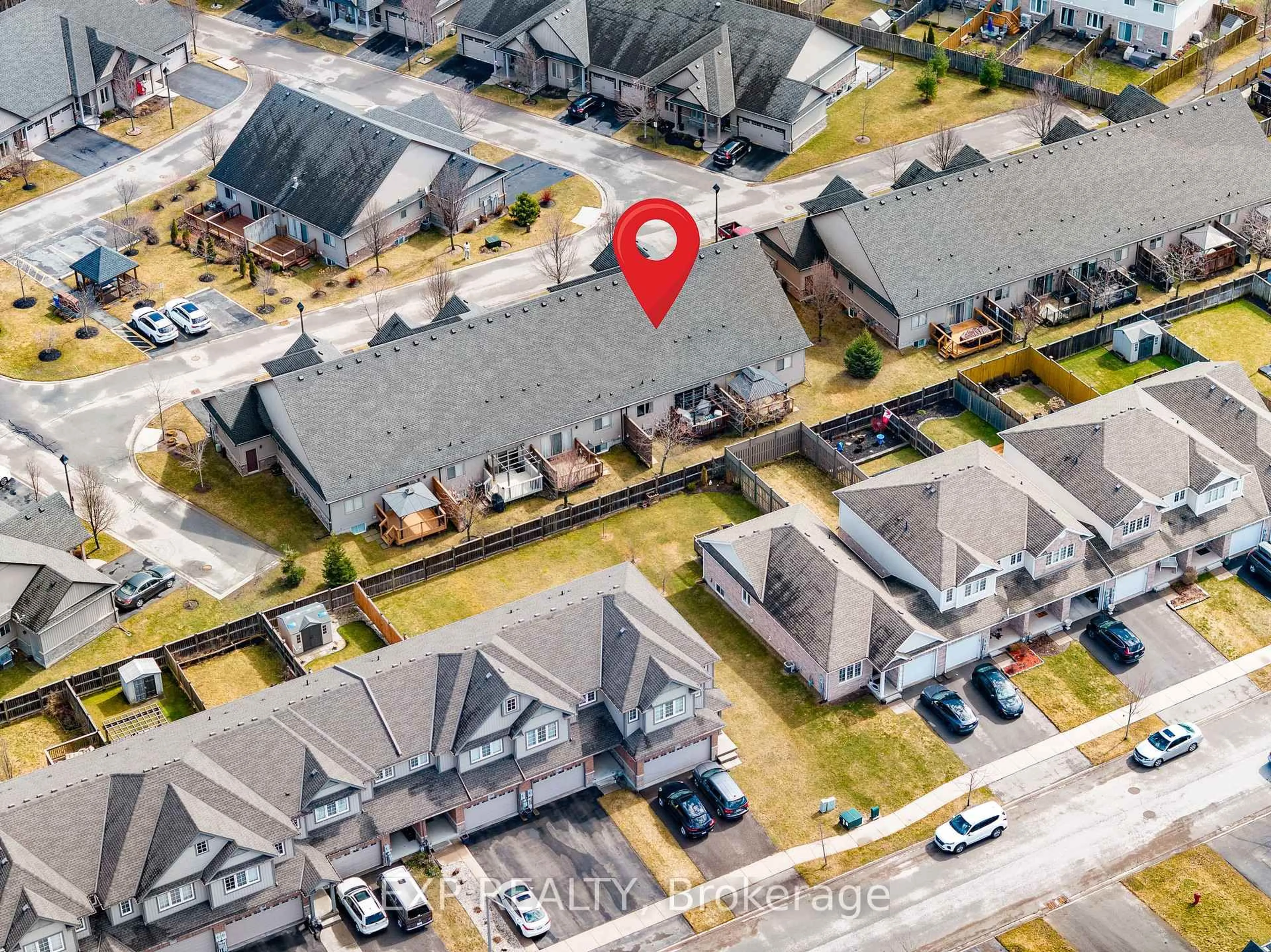 A pic from outside/outdoor area/front of a property/back of a property/a pic from drone, street for 9440 Eagle Ridge Dr #12, Niagara Falls Ontario L2H 0G6