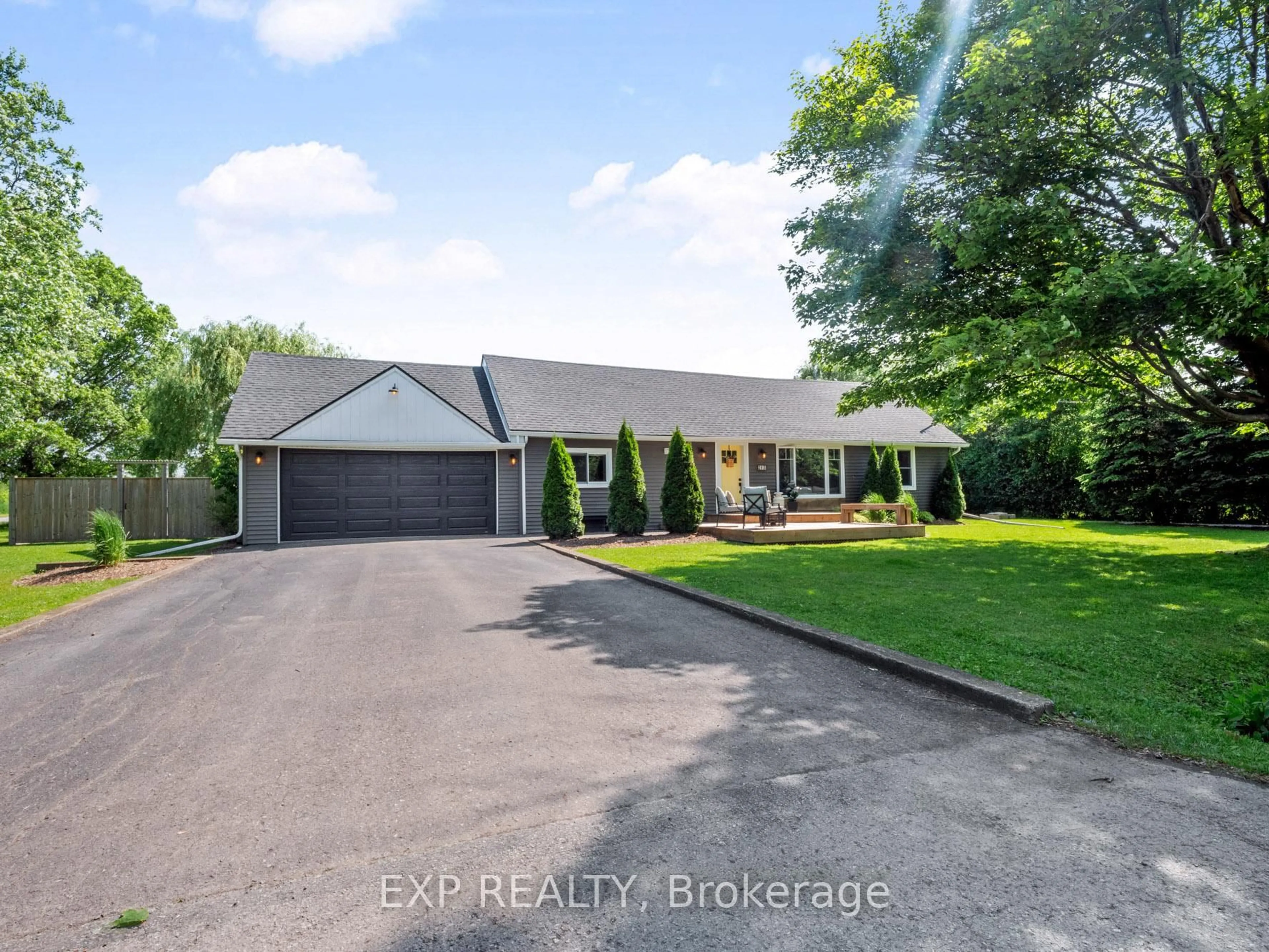 A pic from outside/outdoor area/front of a property/back of a property/a pic from drone, street for 2913 RIDGEMOUNT Rd, Fort Erie Ontario L0S 1S0